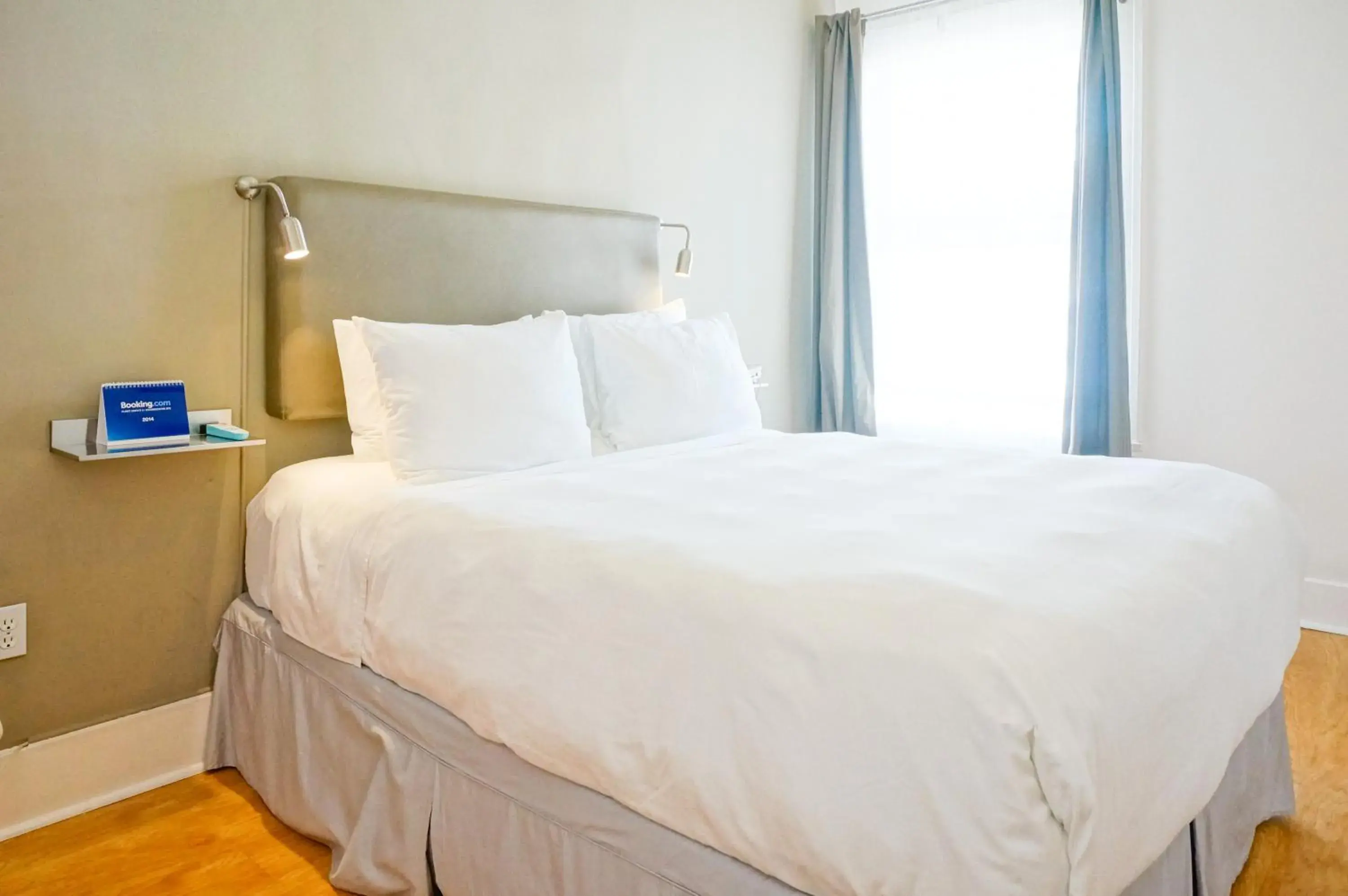 Queen Room with Shared Bathroom in Herbert Hotel Queen Room with Shared Bathroom in Herbert Hotel