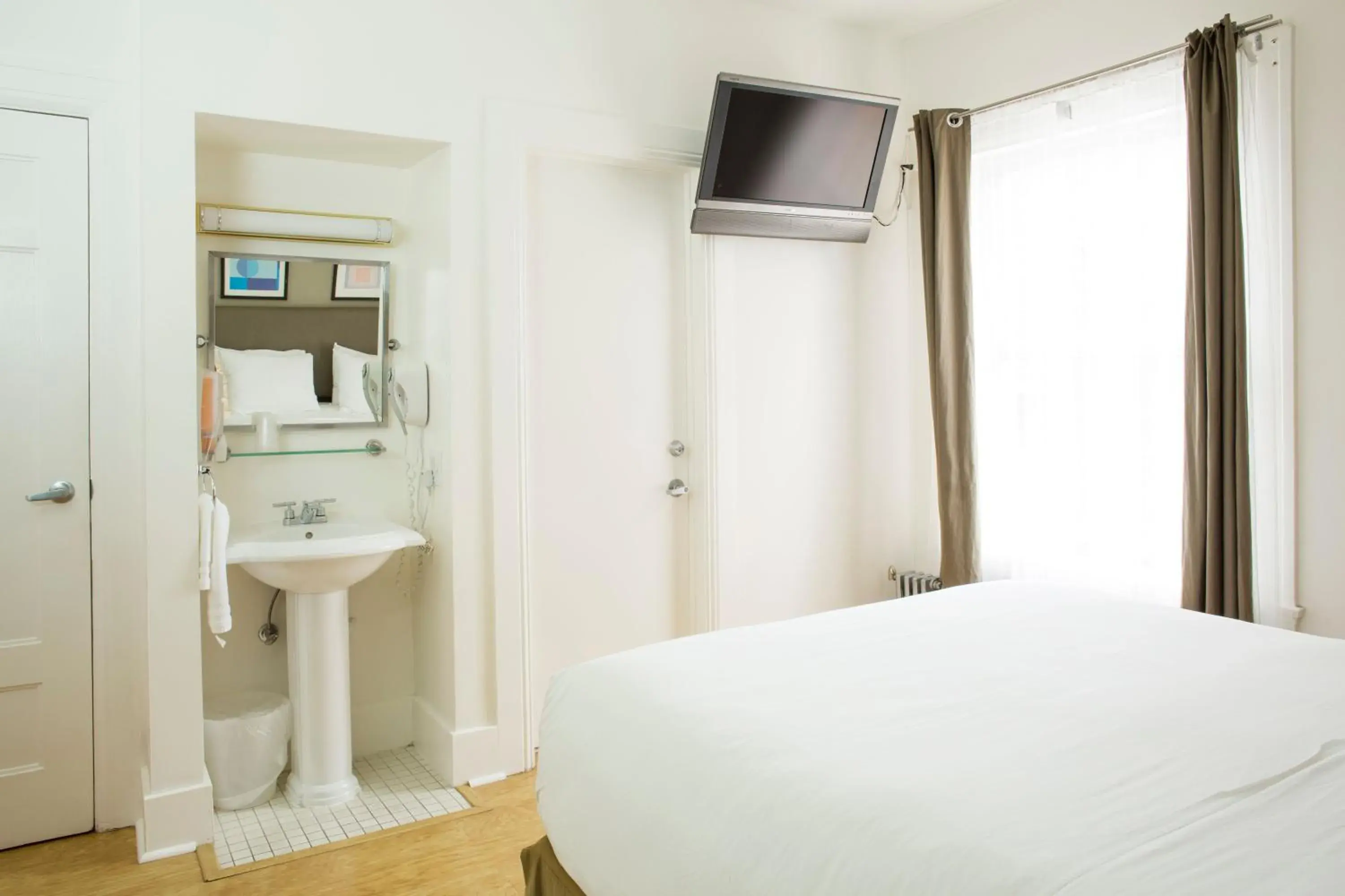 Bed in Herbert Hotel Bed in Herbert Hotel