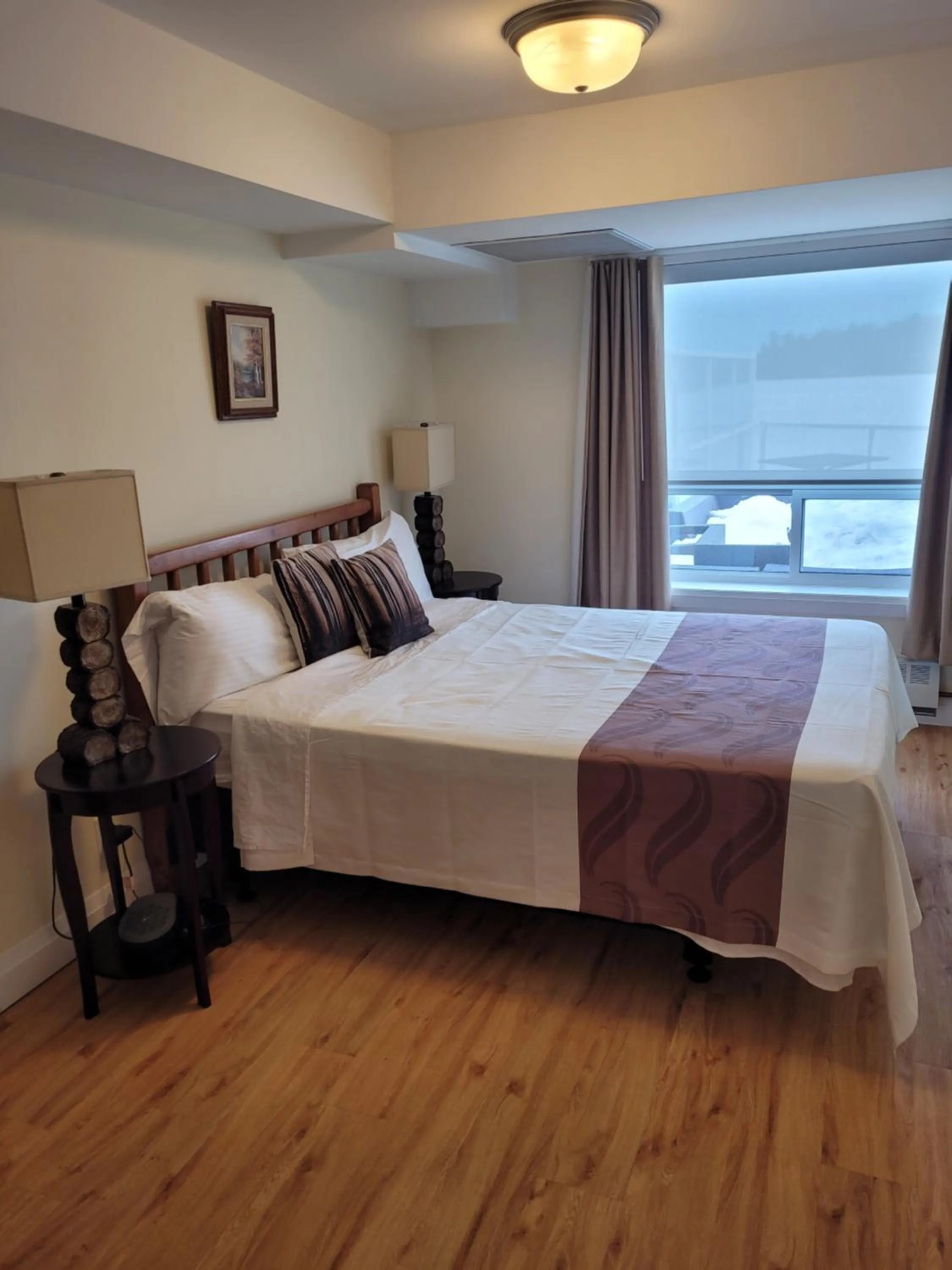 Bed in Muskoka Lakes Hotel and Resorts