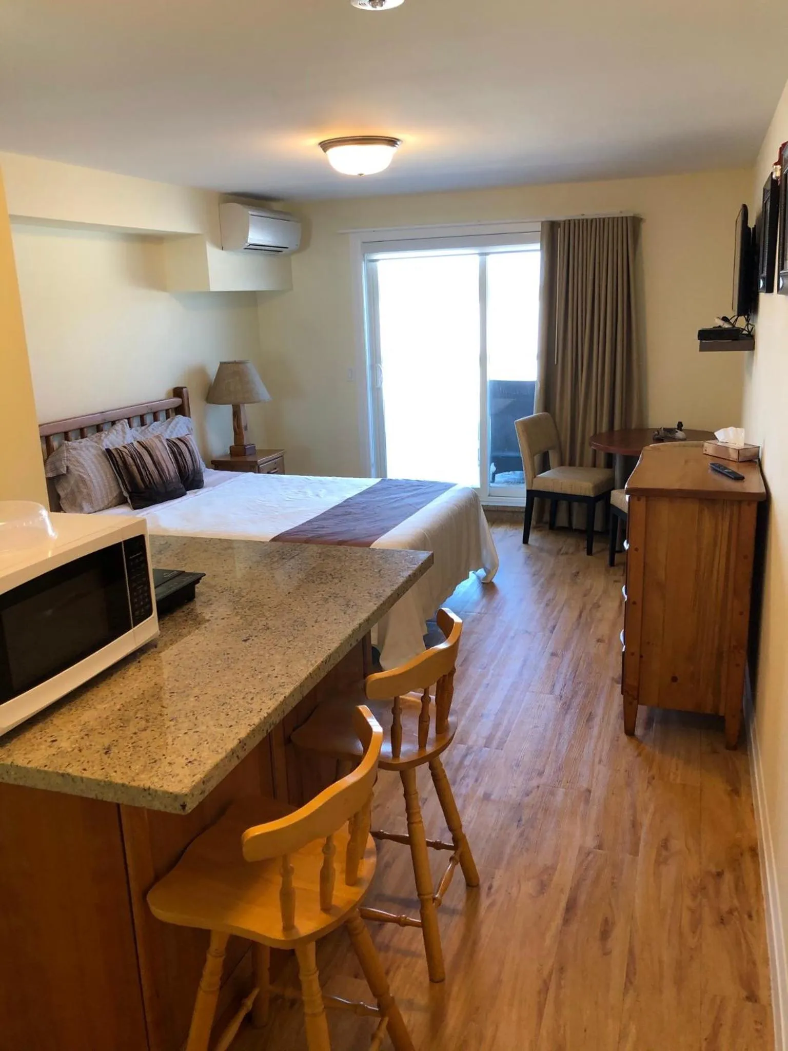 Bed in Muskoka Lakes Hotel and Resorts