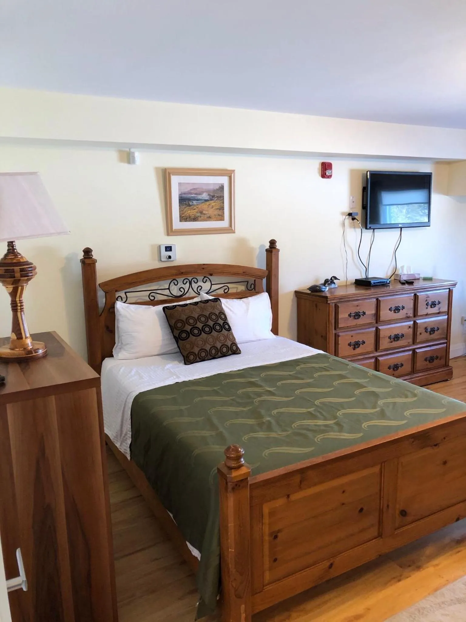 Bed in Muskoka Lakes Hotel and Resorts