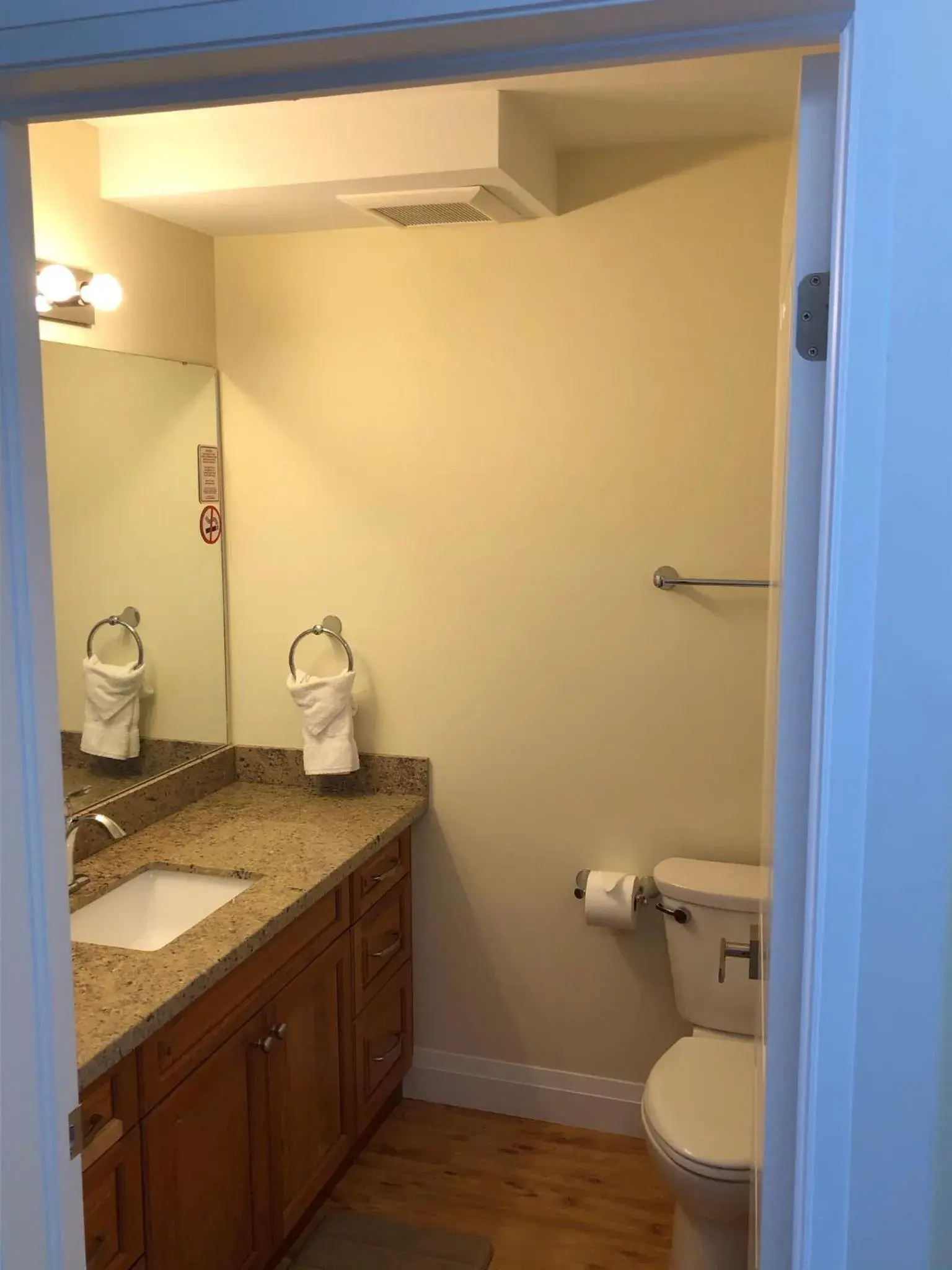 Deluxe Queen Studio in Muskoka Lakes Hotel and Resorts Deluxe Queen Studio in Muskoka Lakes Hotel and Resorts