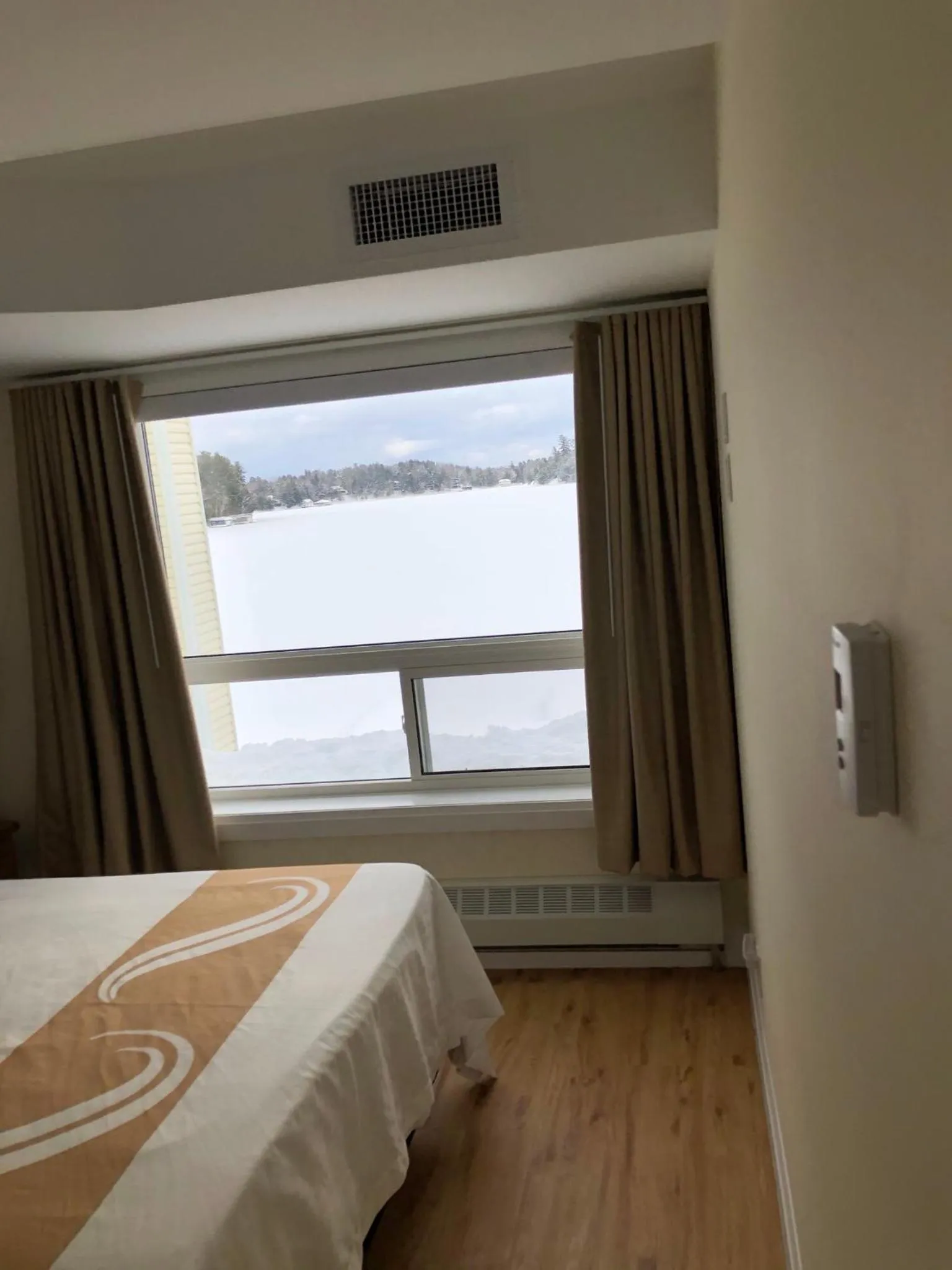 Bed in Muskoka Lakes Hotel and Resorts