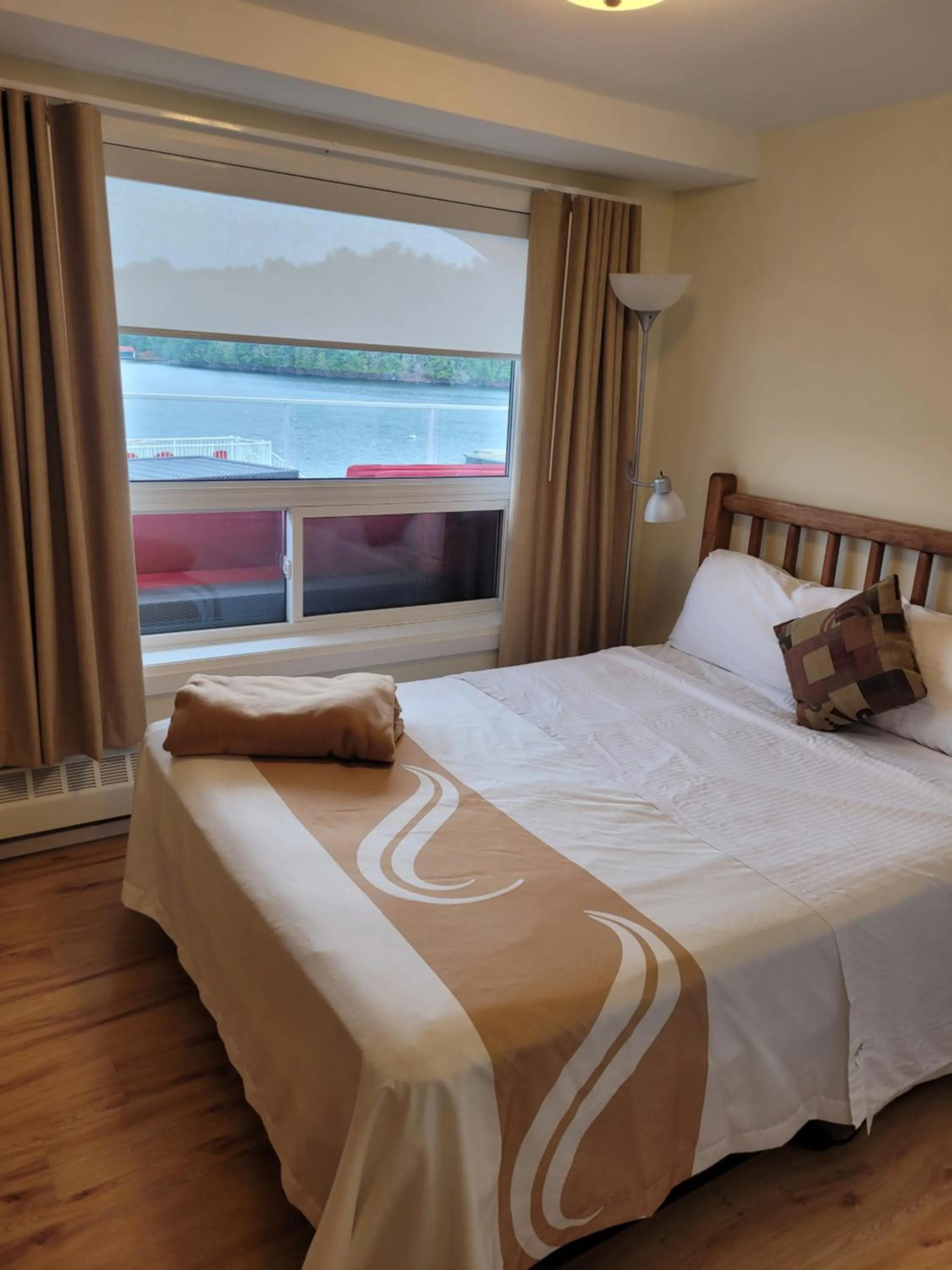 Bed in Muskoka Lakes Hotel and Resorts