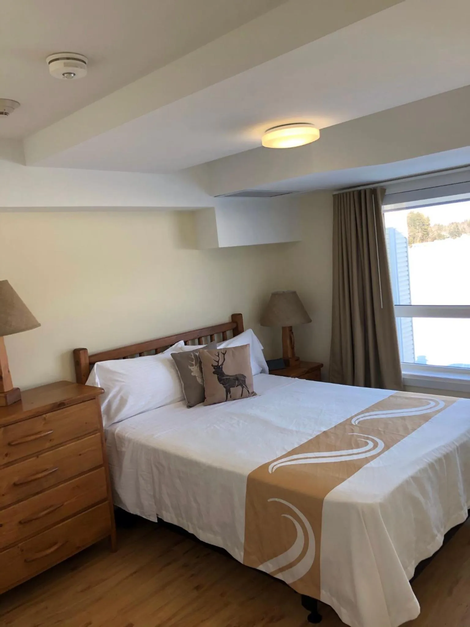 Bed in Muskoka Lakes Hotel and Resorts