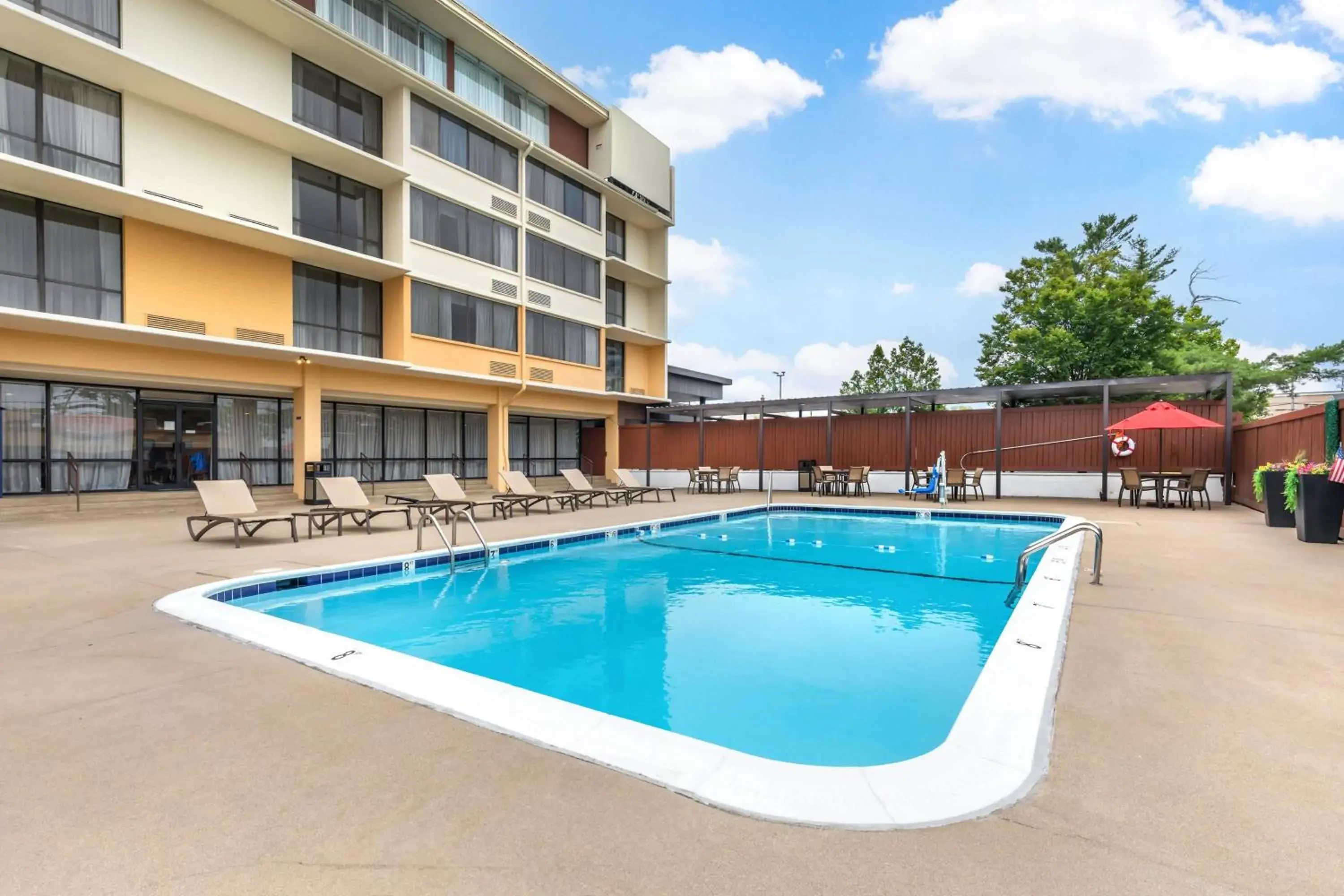 Pool view in Best Western Laurel Pool view in Best Western Laurel