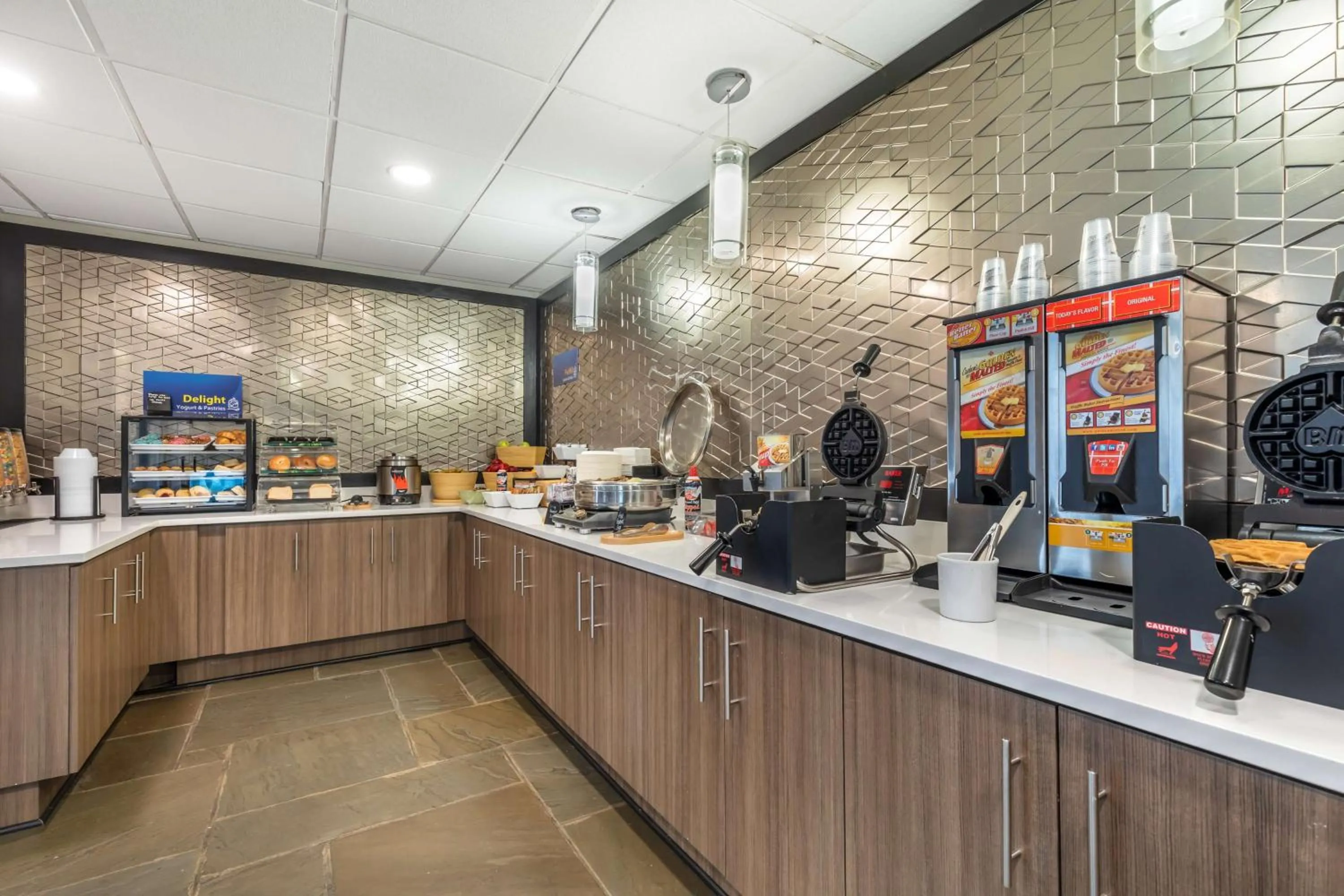 Breakfast in Best Western Plus Laurel