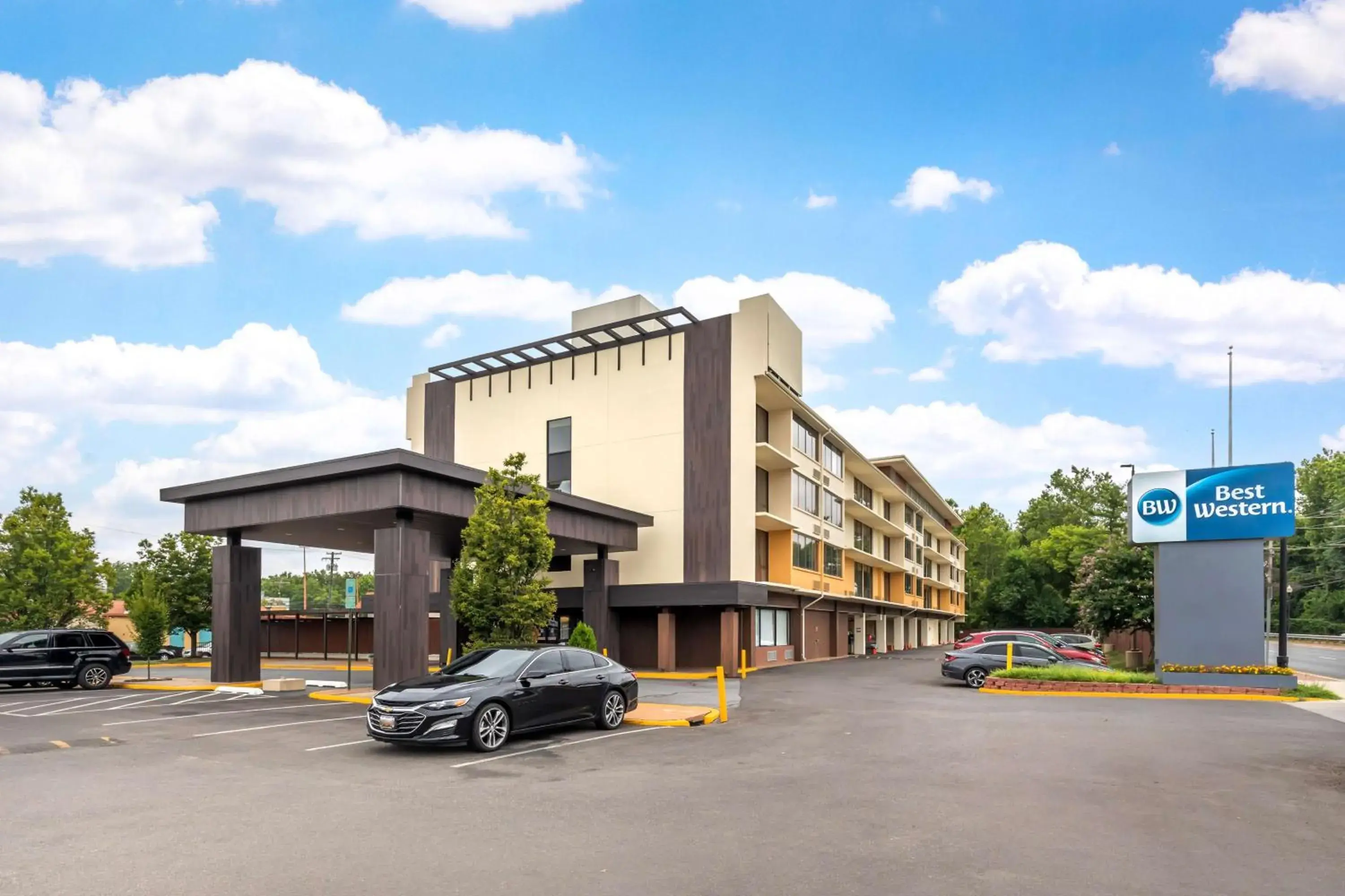 Property building in Best Western Laurel Property building in Best Western Laurel