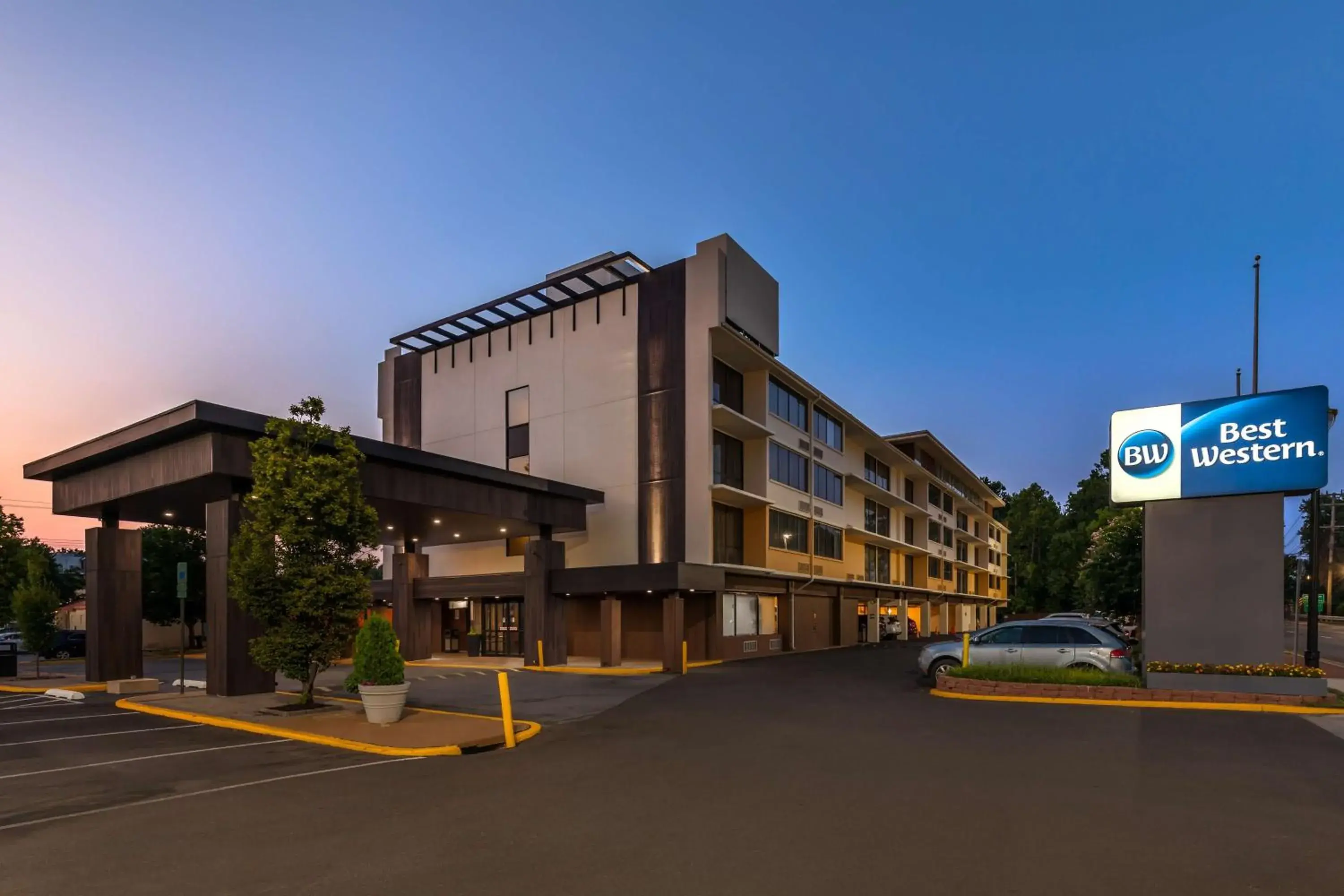 Property building in Best Western Laurel Property building in Best Western Laurel
