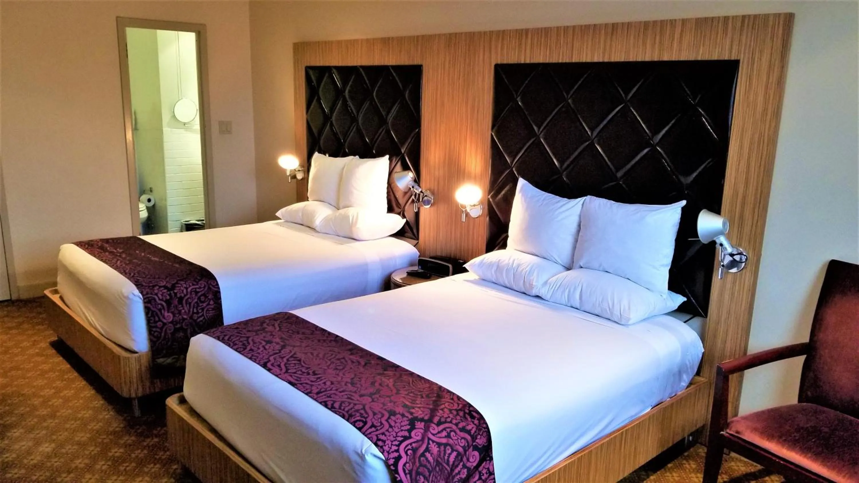 Photo of the whole room, Bed in Night Hotel Broadway