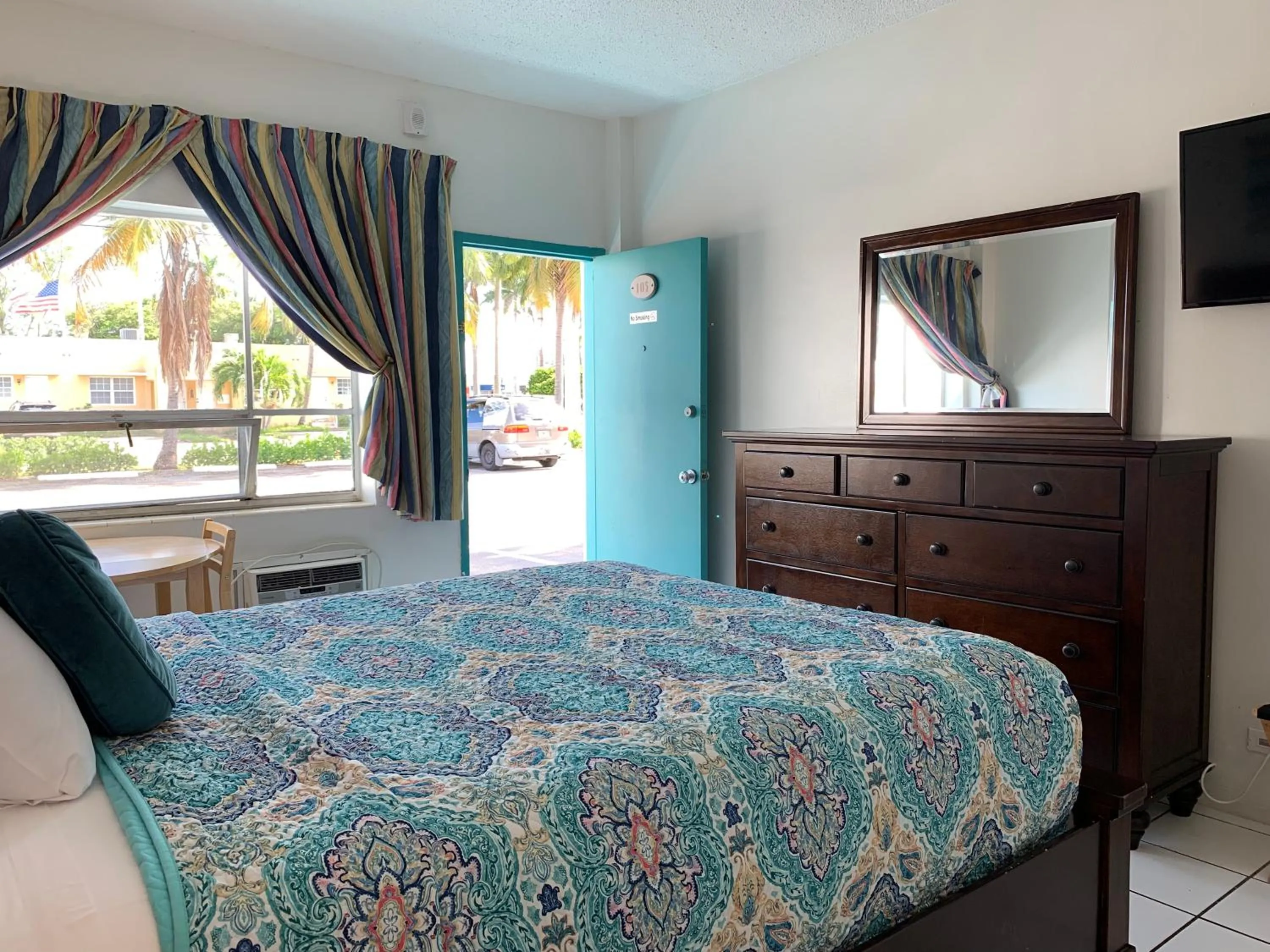 Bed in International Inn on the Bay