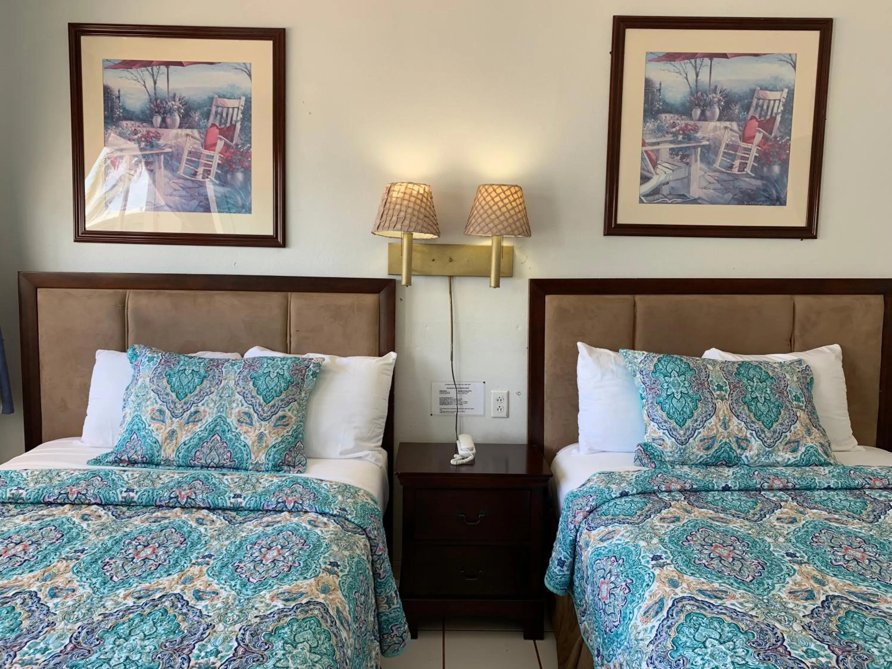 Photo of the whole room, Bed in International Inn on the Bay