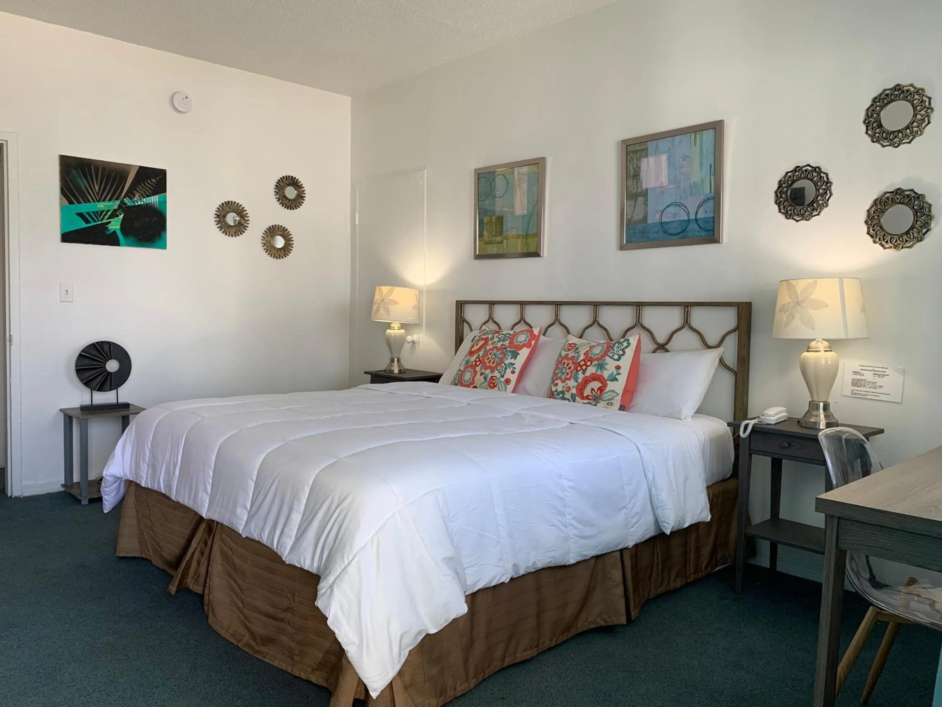 Bed in International Inn on the Bay