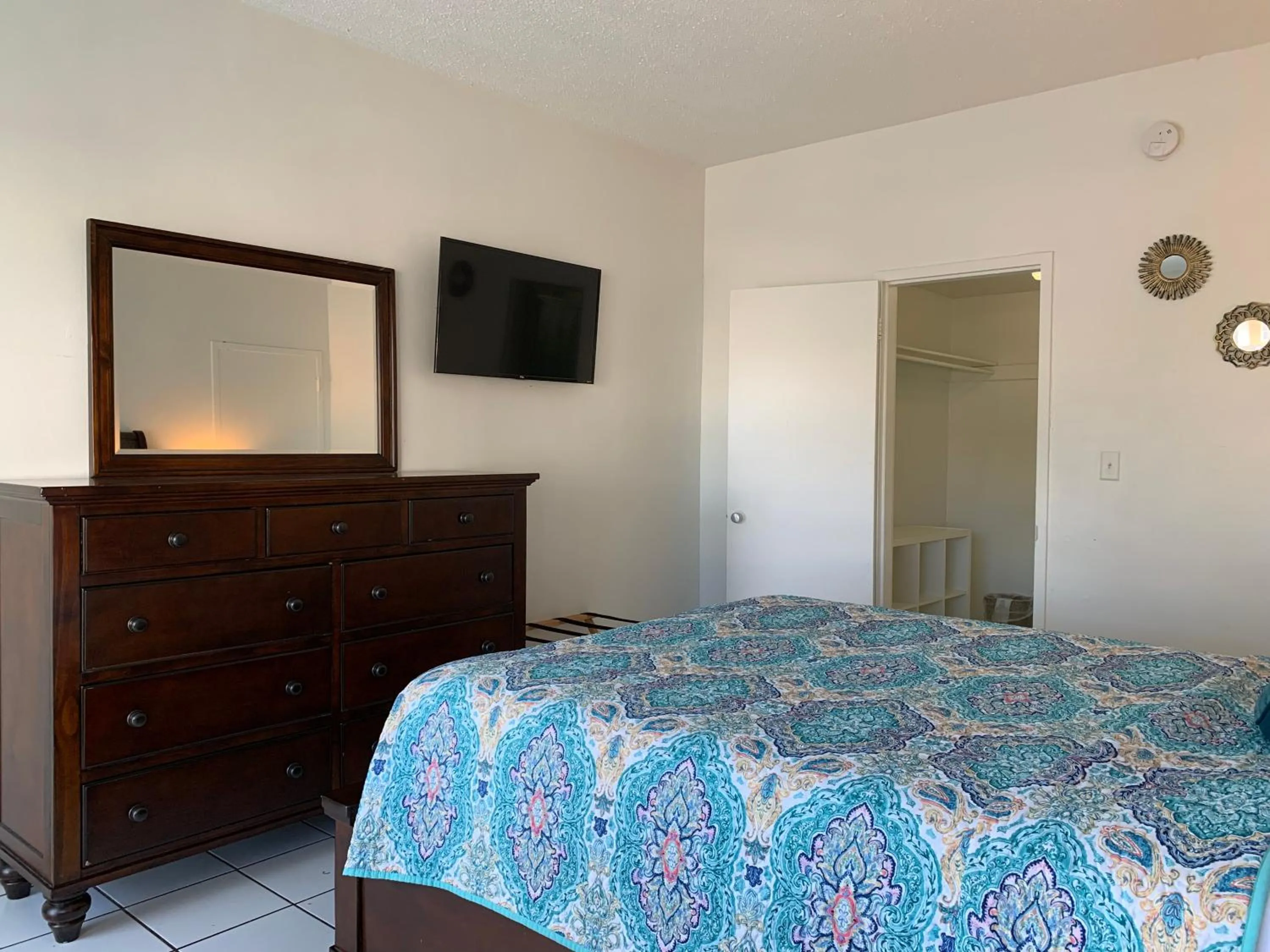 Bed in International Inn on the Bay