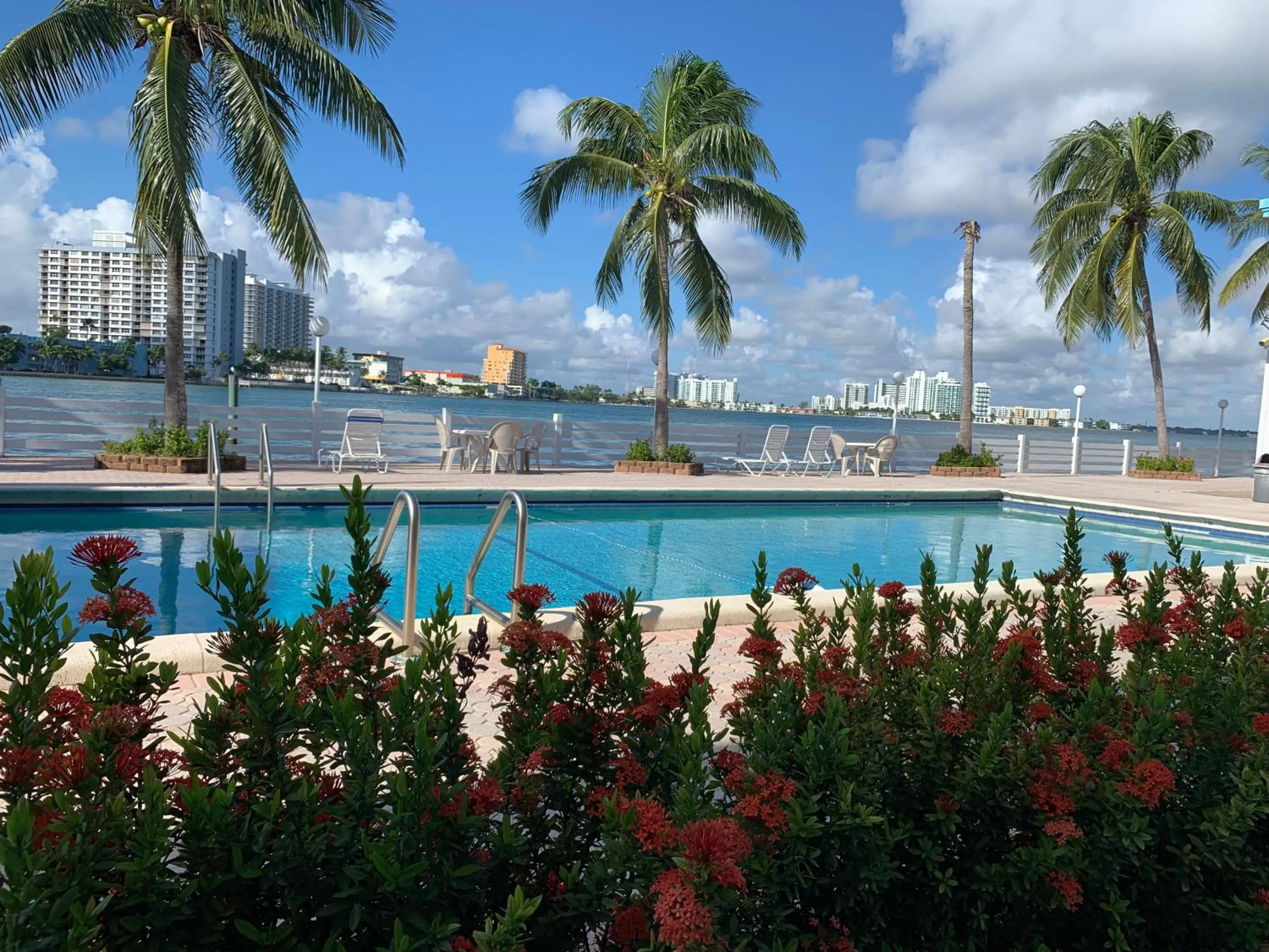 Pool view in International Inn on the Bay