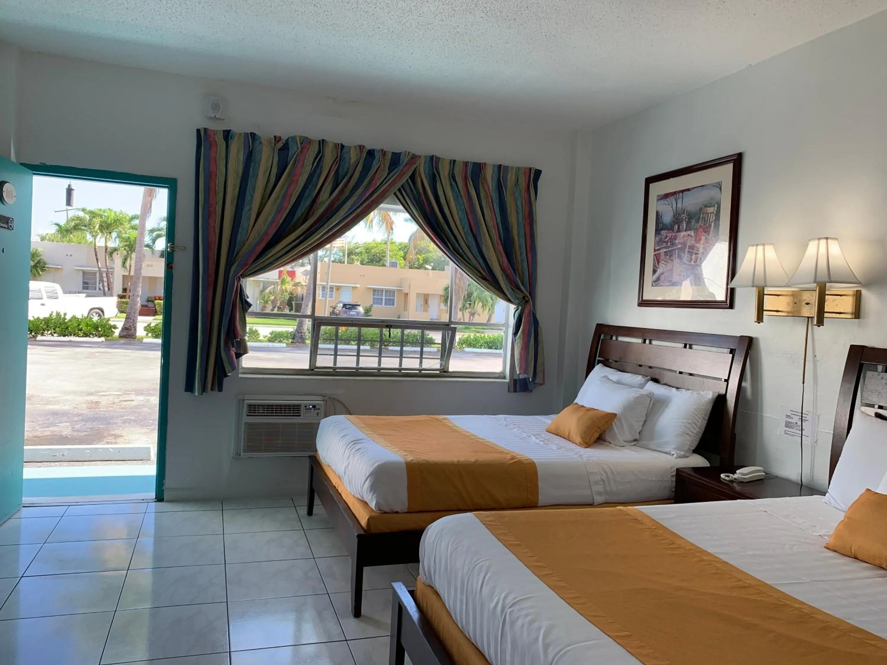 Bed in International Inn on the Bay