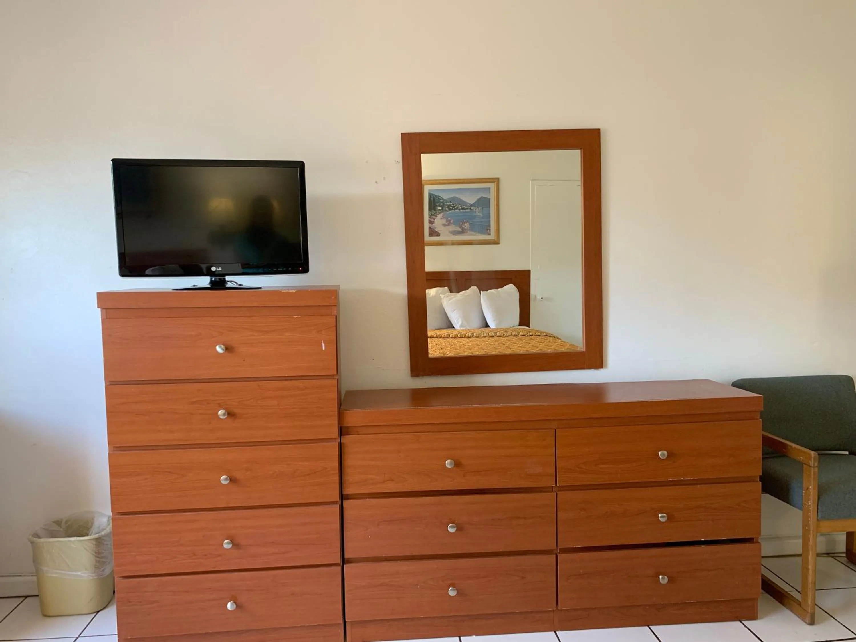 International Inn on the Bay