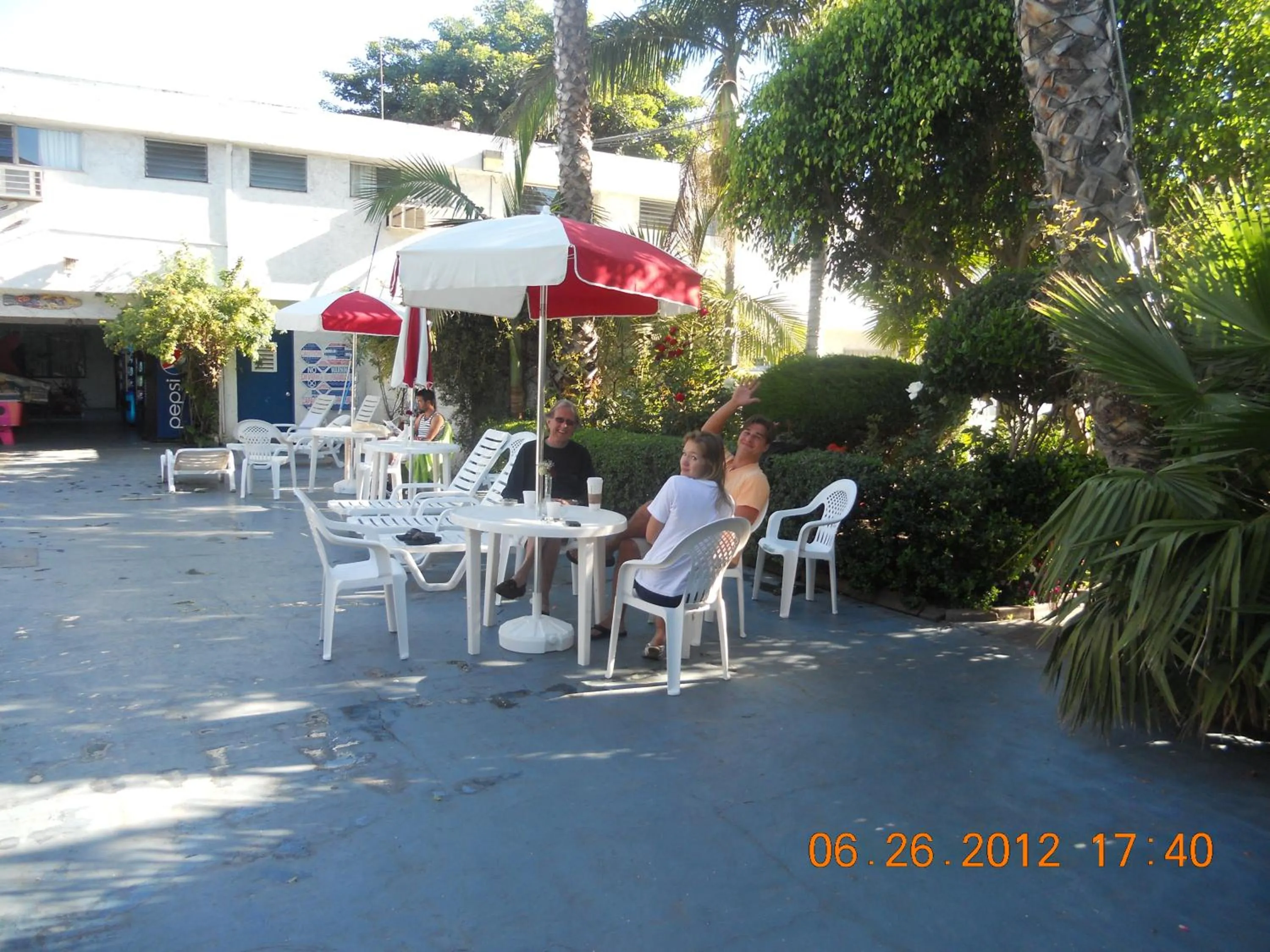 Patio in Tradewinds Airport Hotel