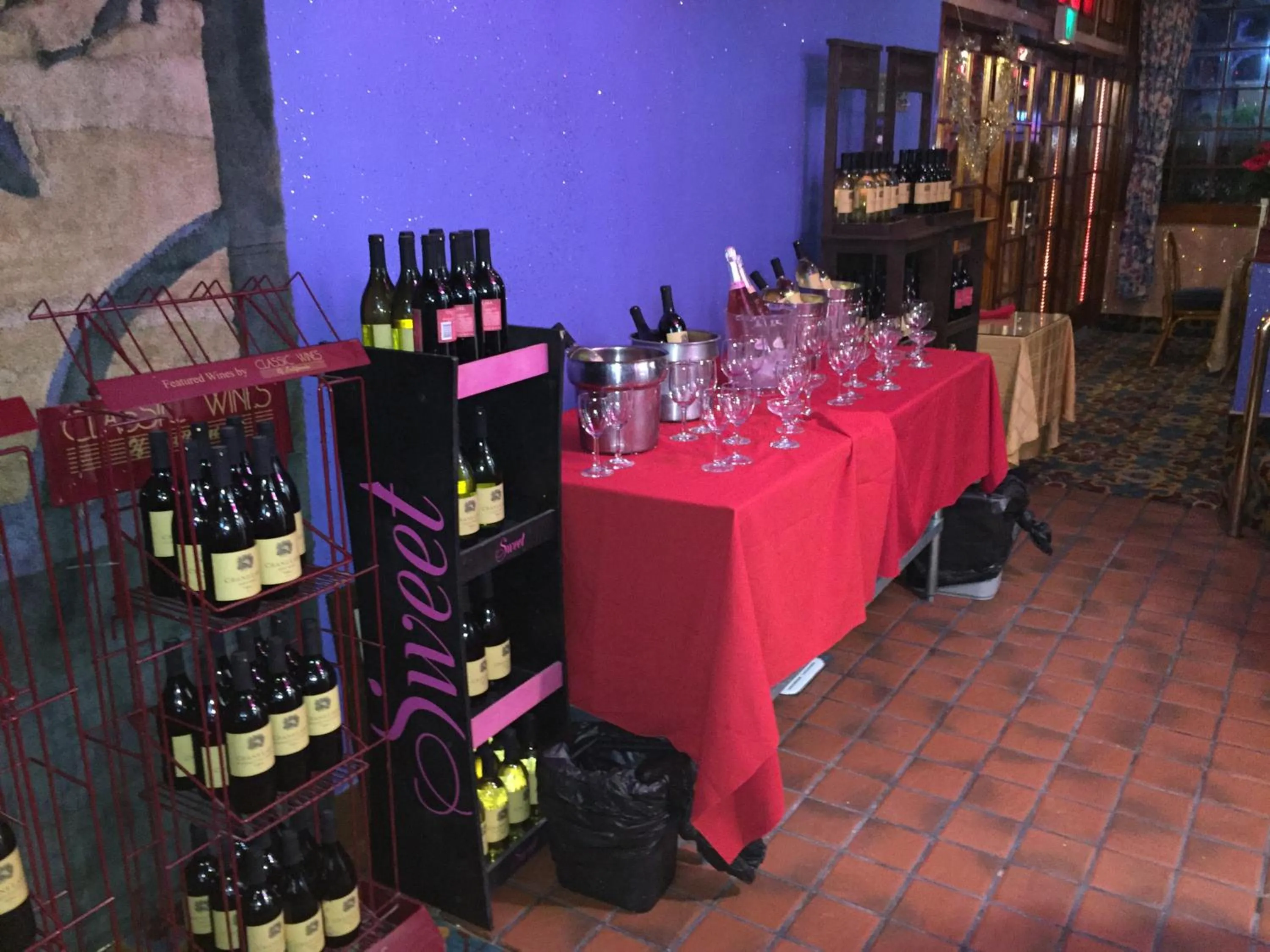 Lounge or bar in Tradewinds Airport Hotel