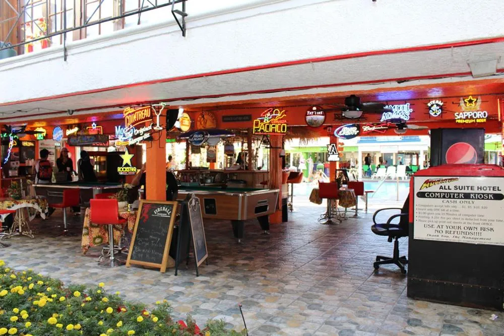 Lounge or bar in Tradewinds Airport Hotel