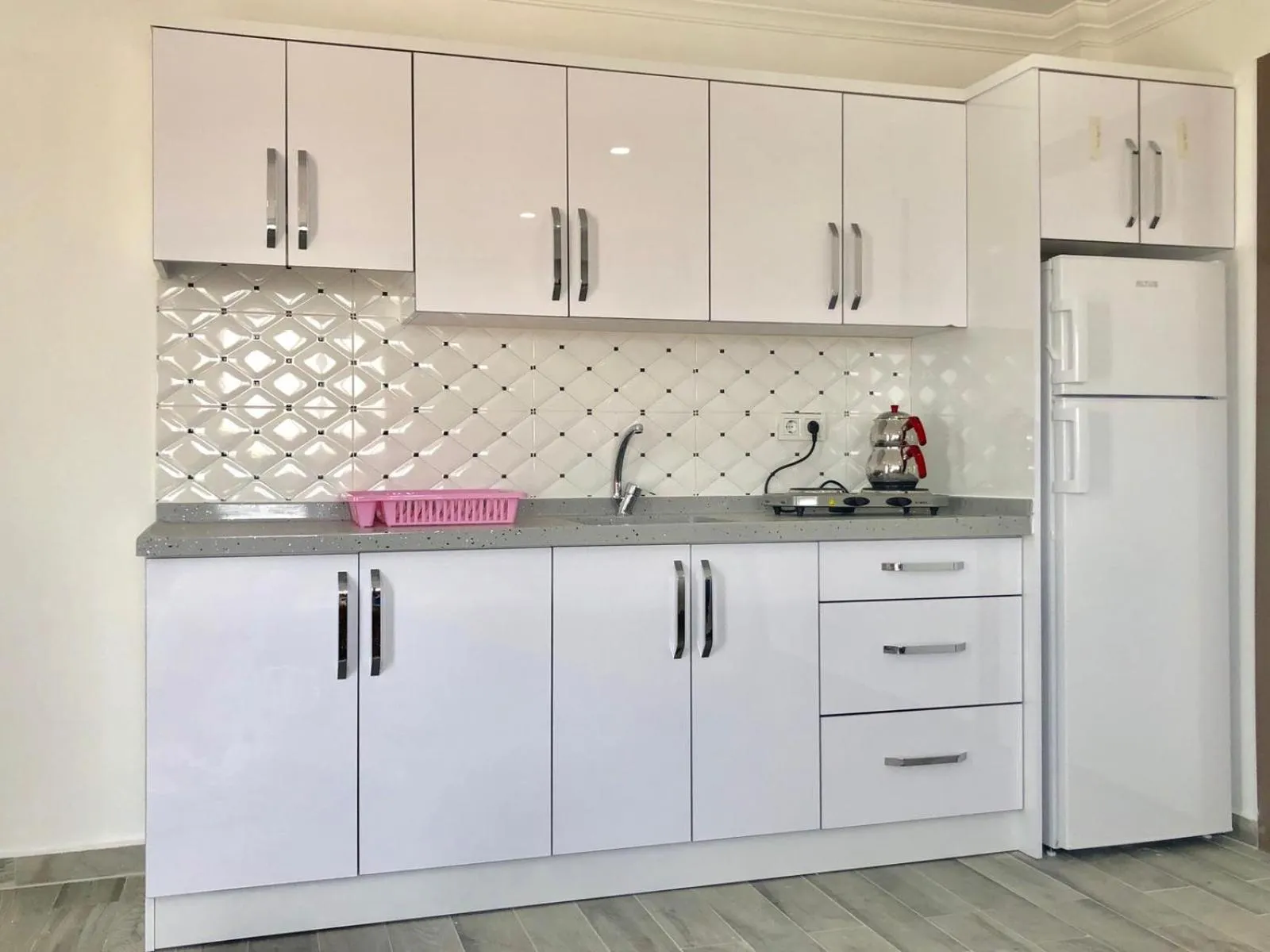 Kitchen or kitchenette in ÇİÇEK APART OTEL