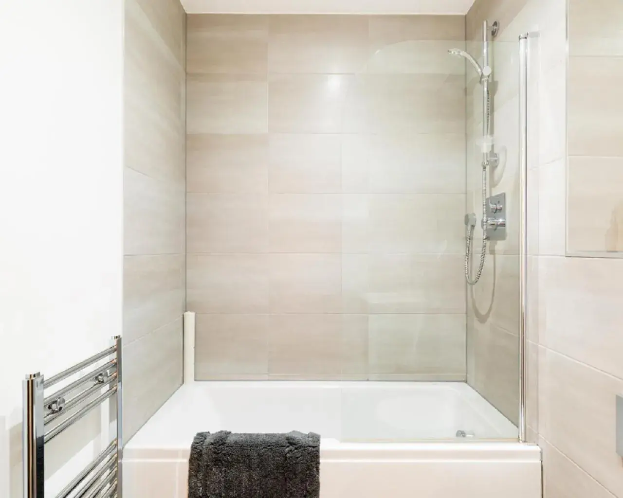 Bathroom in KCS Luxury Apartment - Broad Street Birmingham Bathroom in KCS Luxury Apartment - Broad Street Birmingham