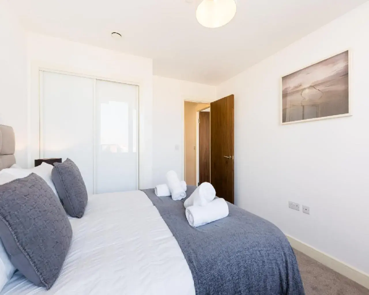 Bedroom, Bed in KCS Luxury Apartment - Broad Street Birmingham Bedroom, Bed in KCS Luxury Apartment - Broad Street Birmingham