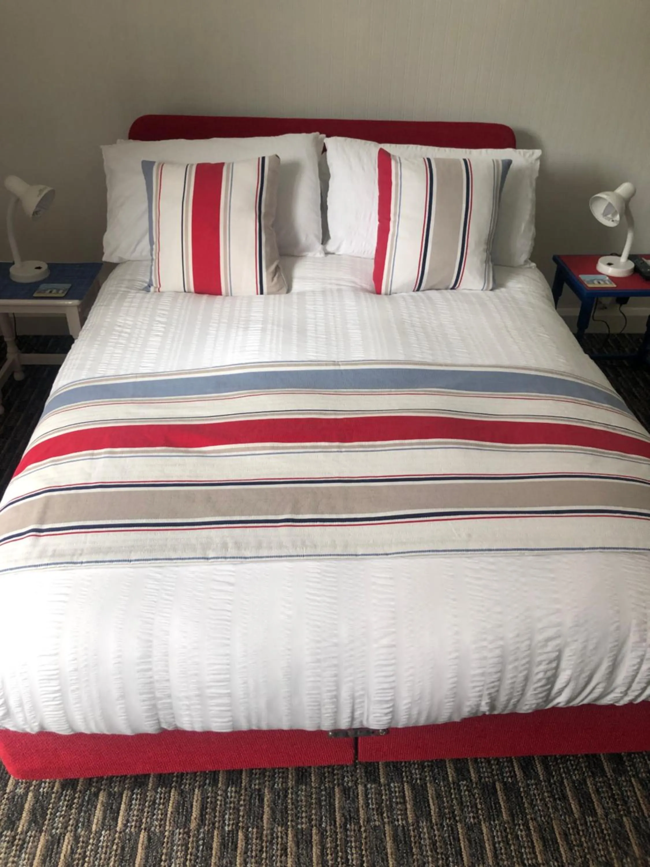 Bed in Tredara Bed & Breakfast