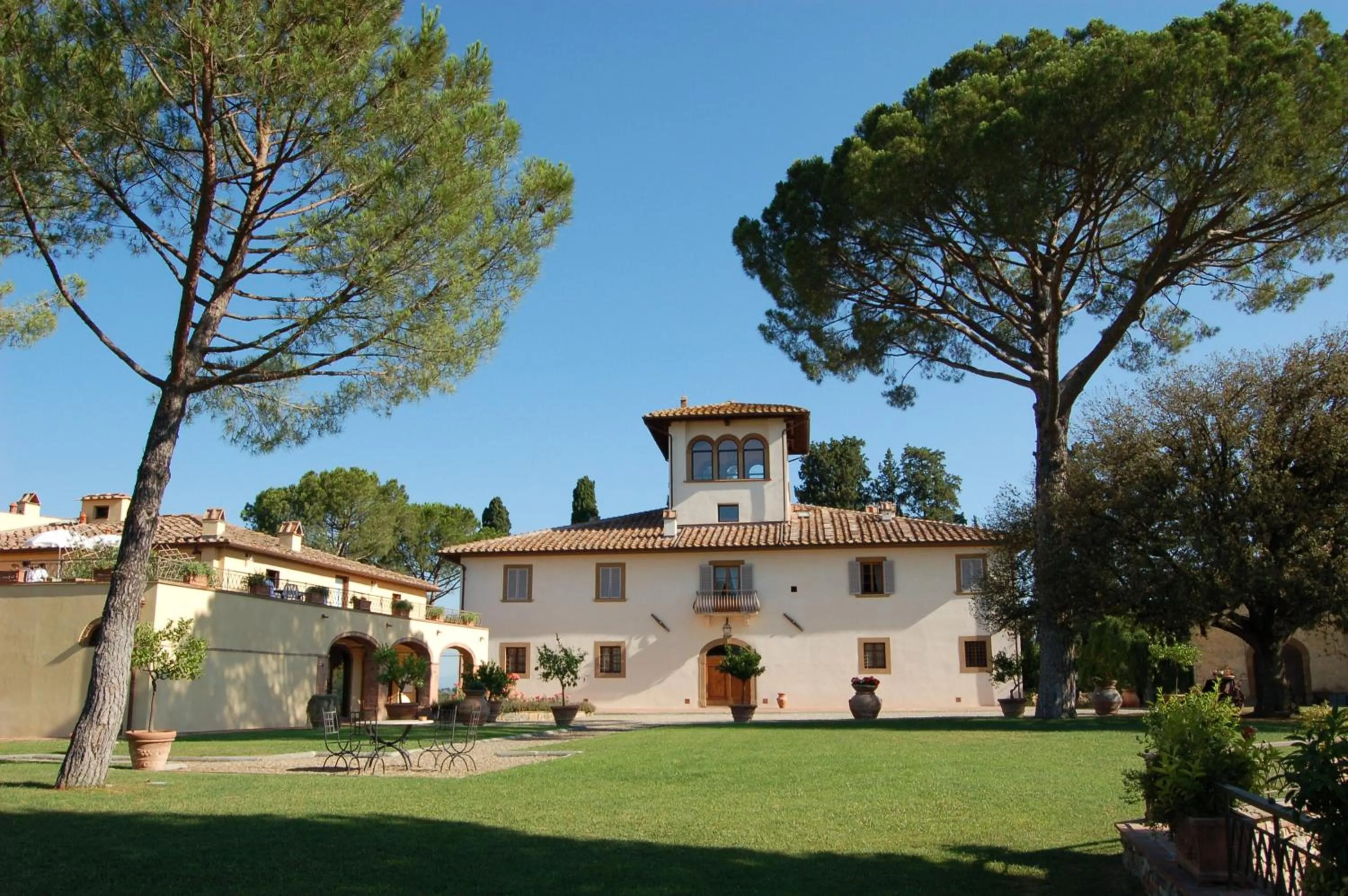 Property building in Tenuta Di Sticciano