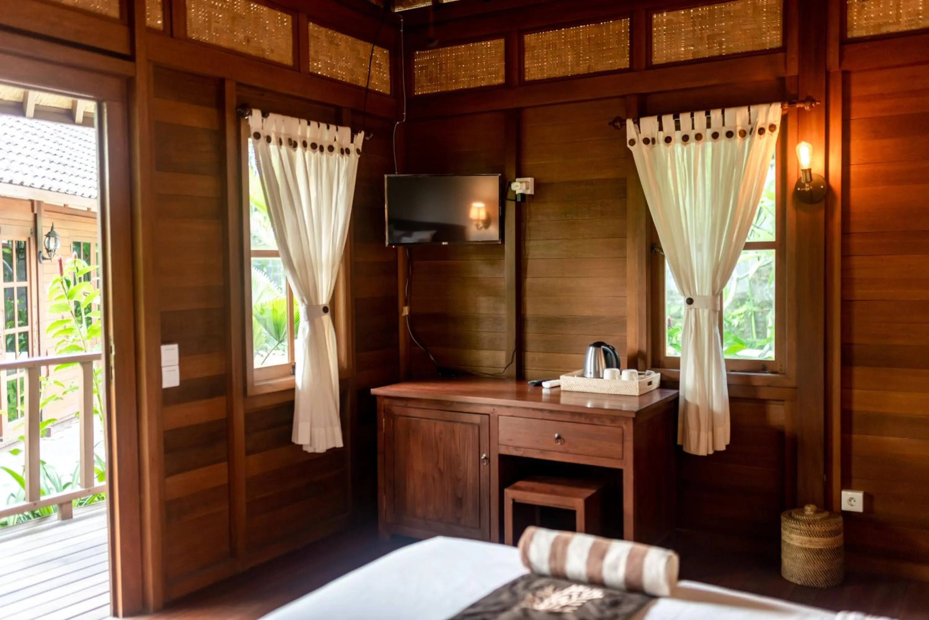 Coffee/tea facilities, Bed in Villa Waturenggong Ubud