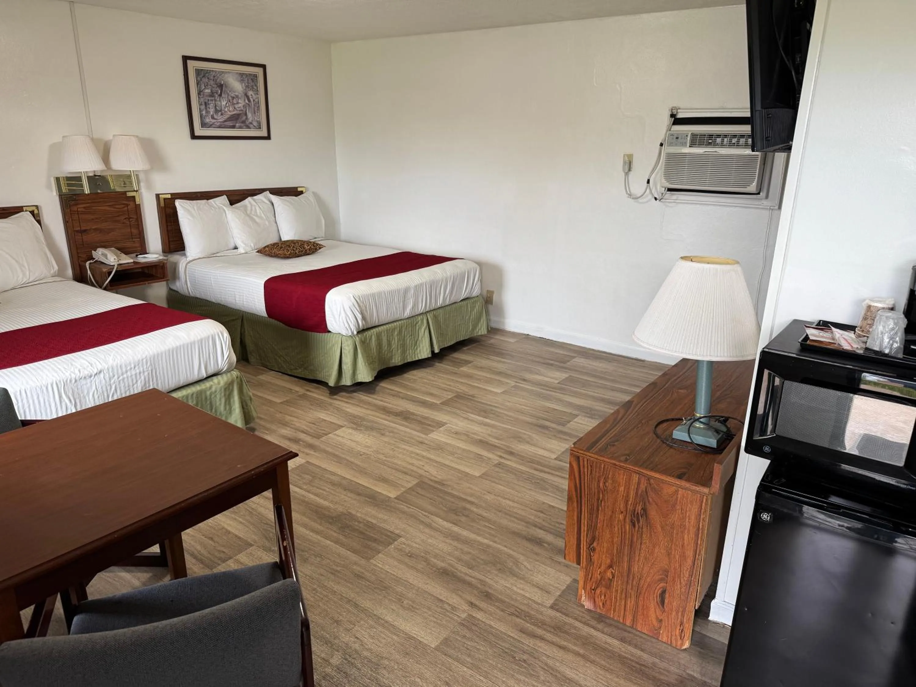 Photo of the whole room, Bed in Royal Inn