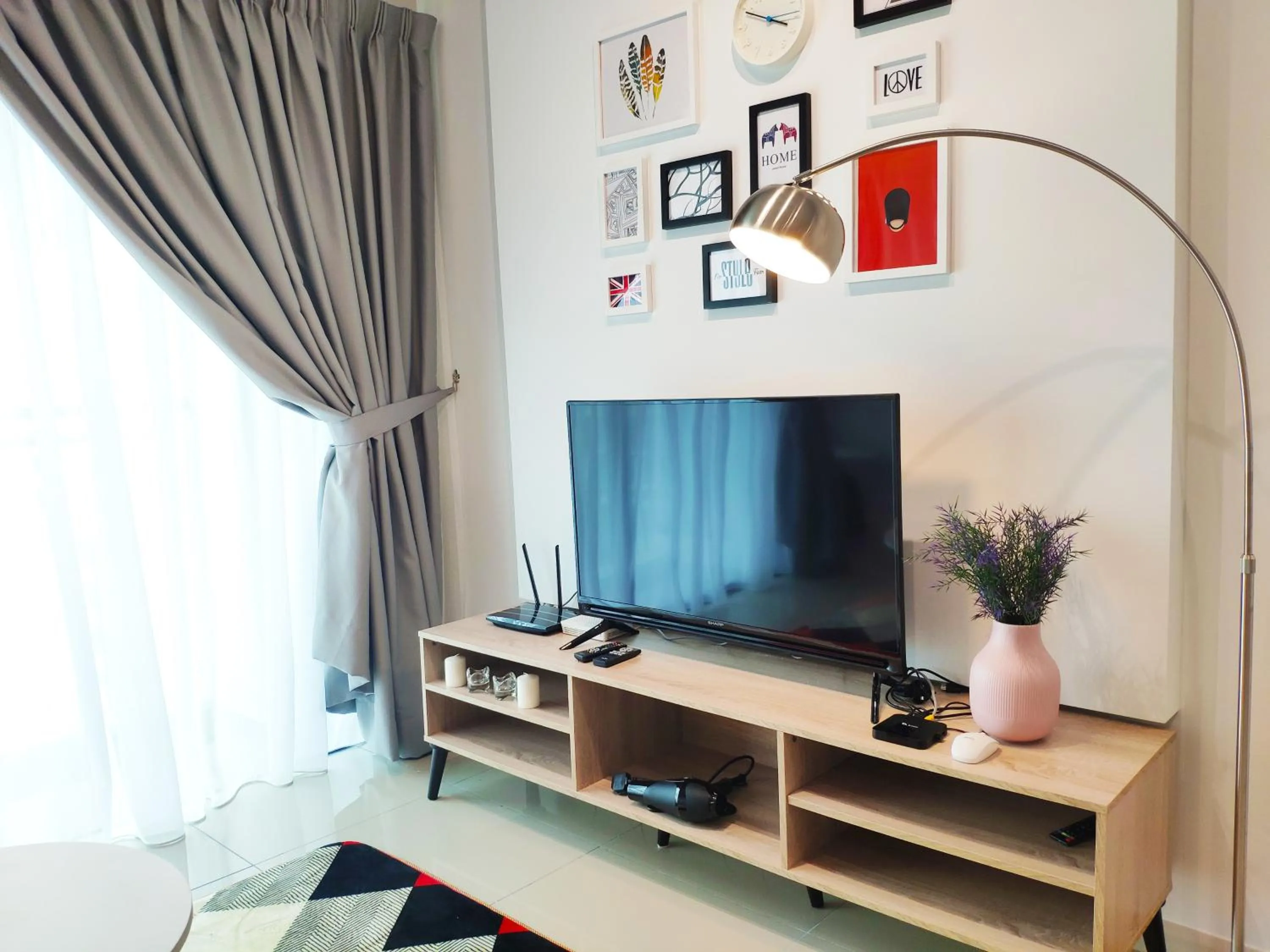 TV and multimedia in 5-Star Apartment + Infinity Pool, 4 pax, 1 min to Jaya One