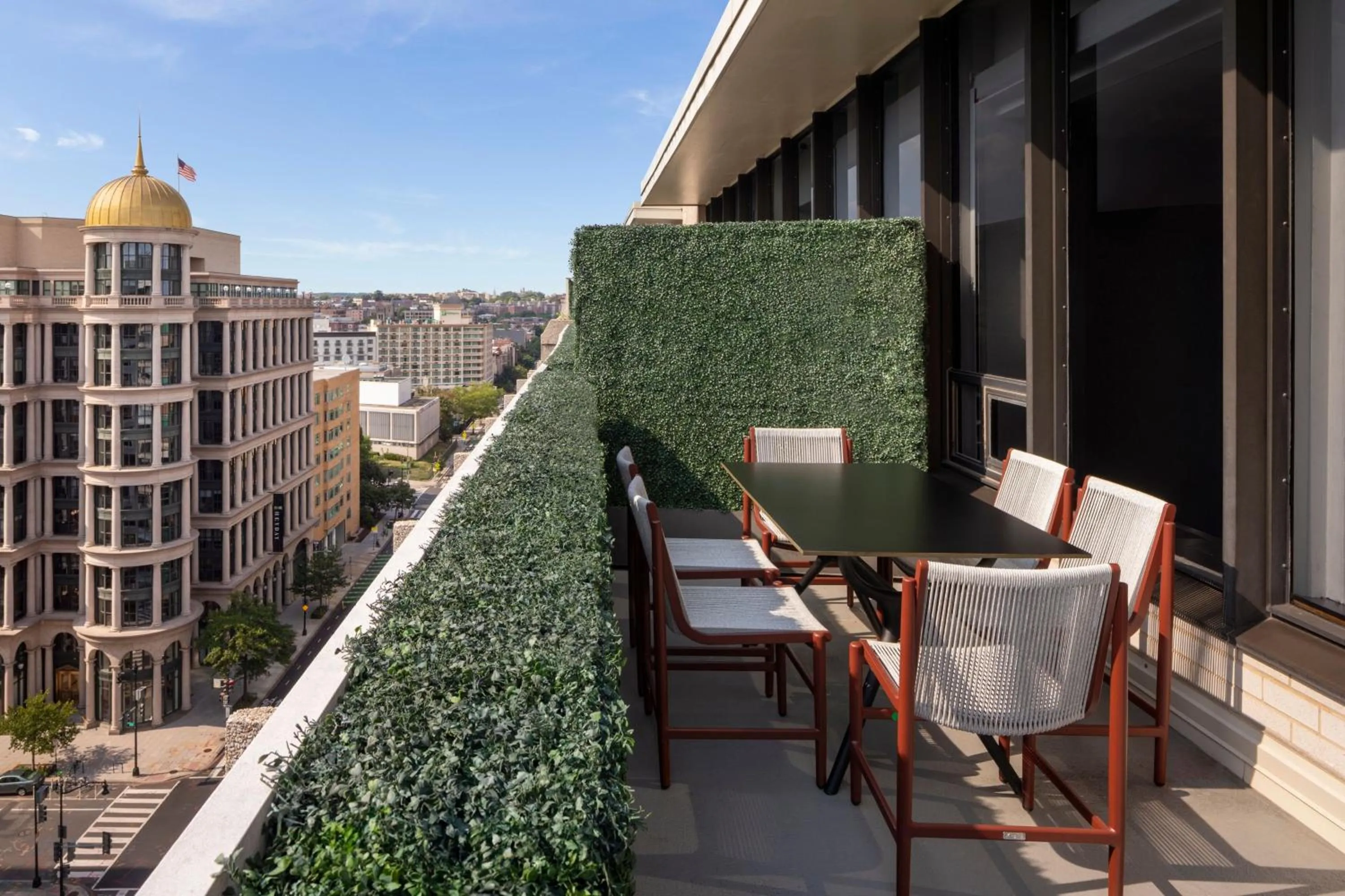 Photo of the whole room in Le Meridien Washington, DC, The Madison