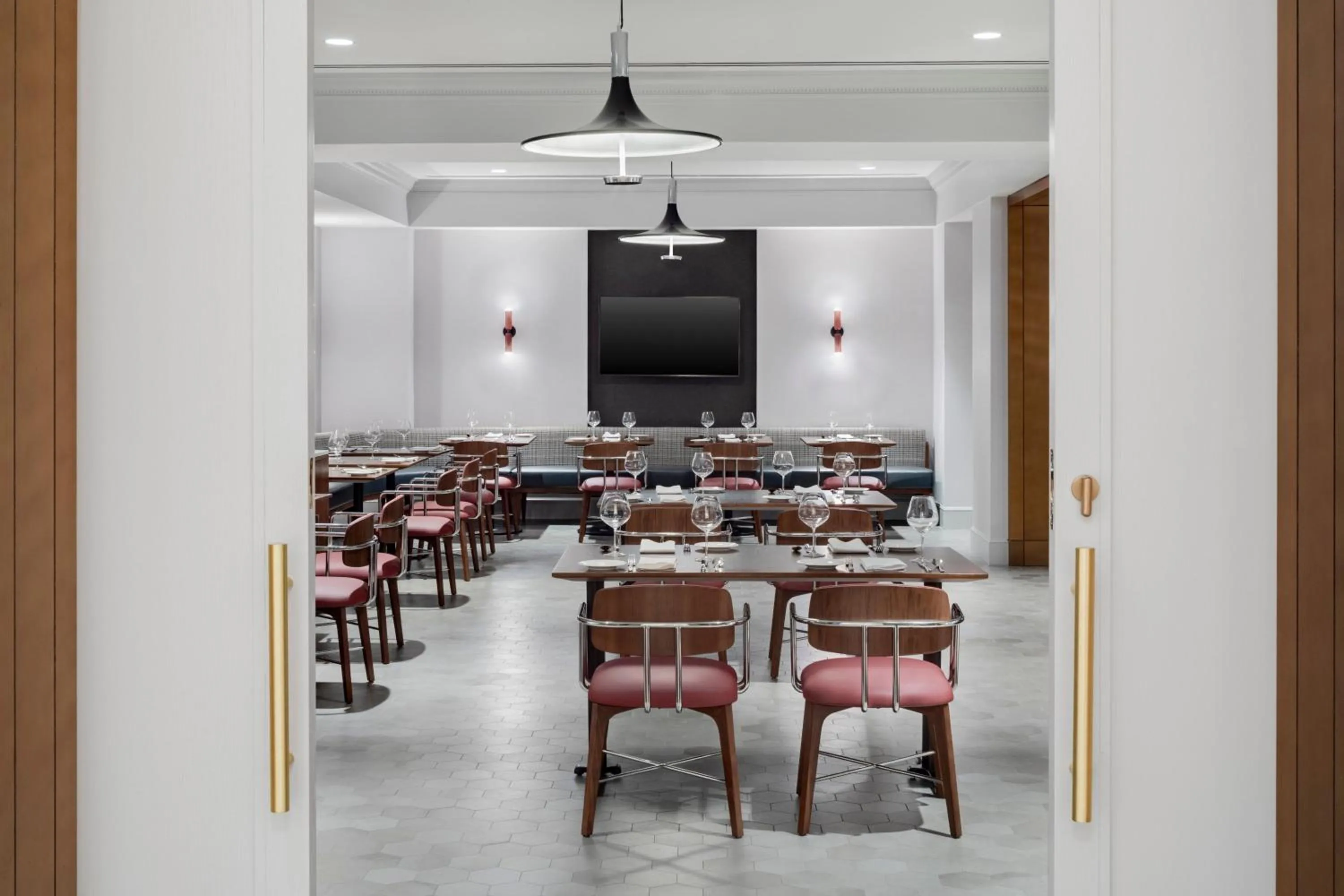 Restaurant/places to eat in Le Meridien Washington, DC, The Madison