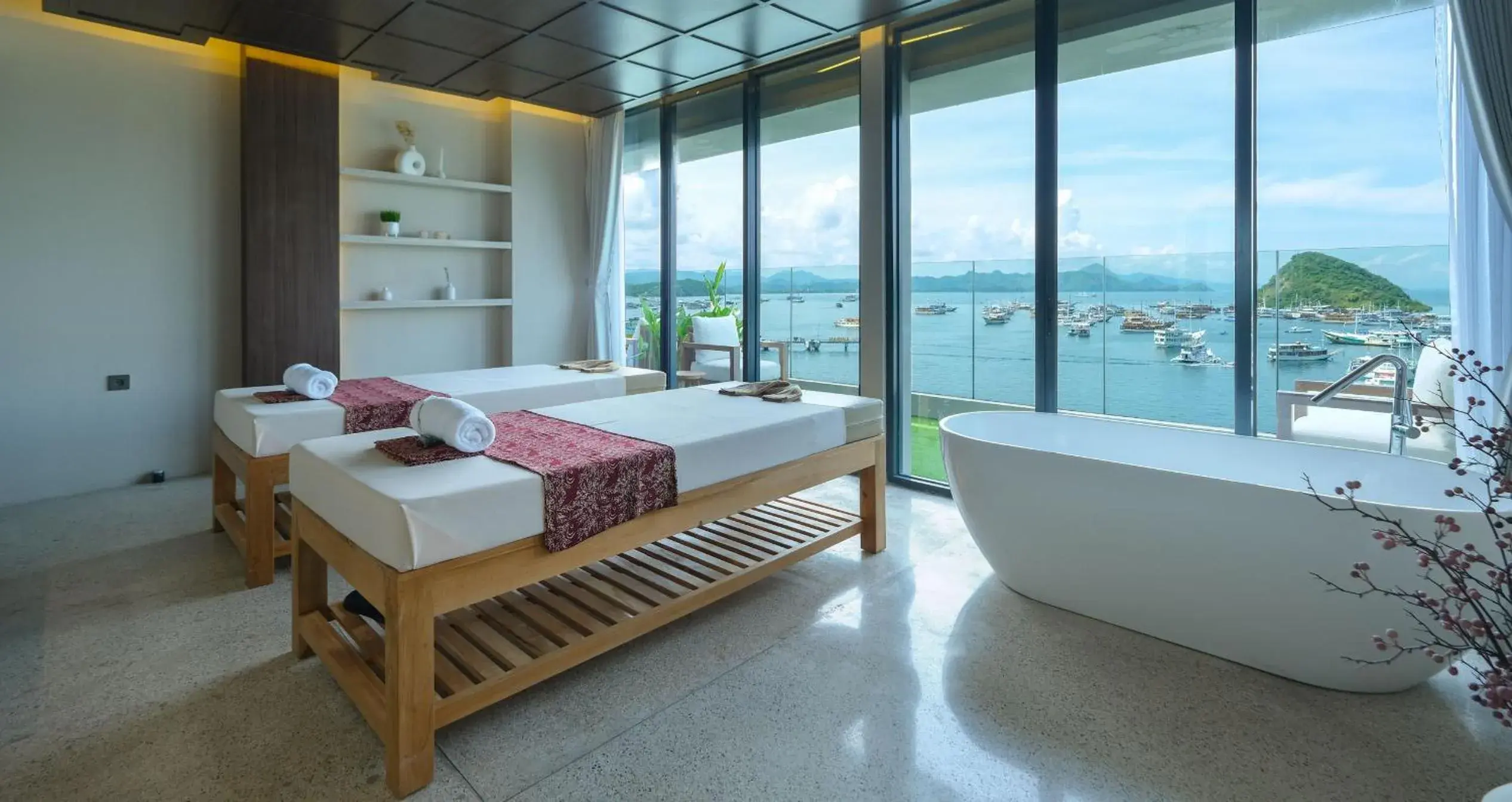 Massage, Bed in Meruorah Komodo Labuan Bajo Massage, Bed in Meruorah Komodo Labuan Bajo