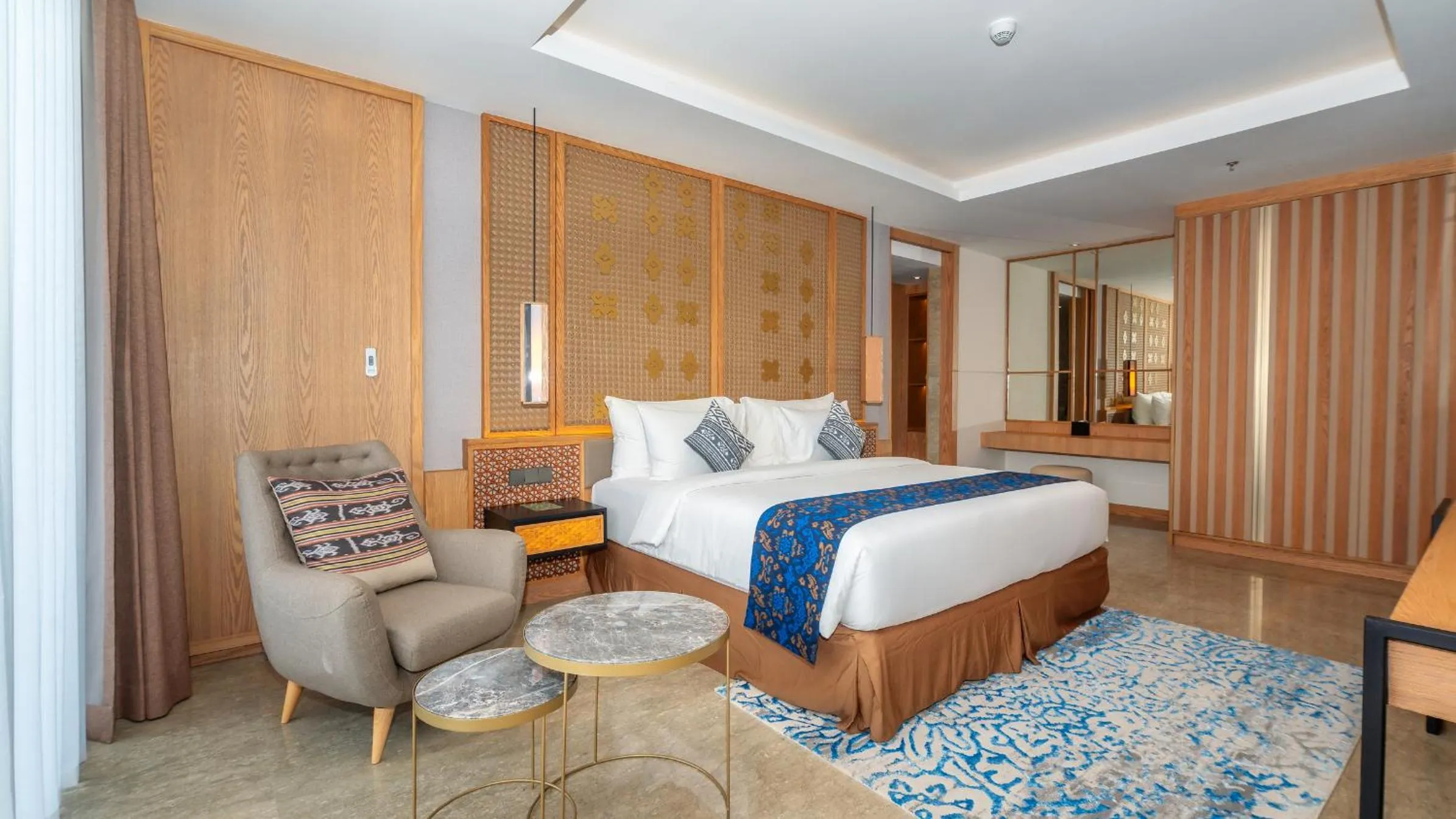 Bed in Meruorah Komodo Labuan Bajo