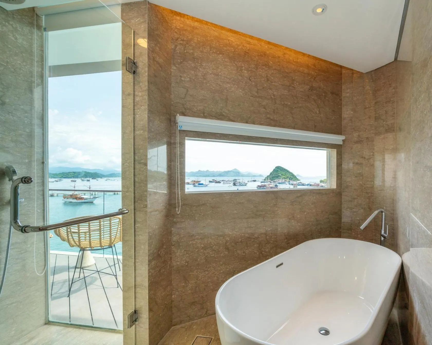 Bathroom in Meruorah Komodo Labuan Bajo