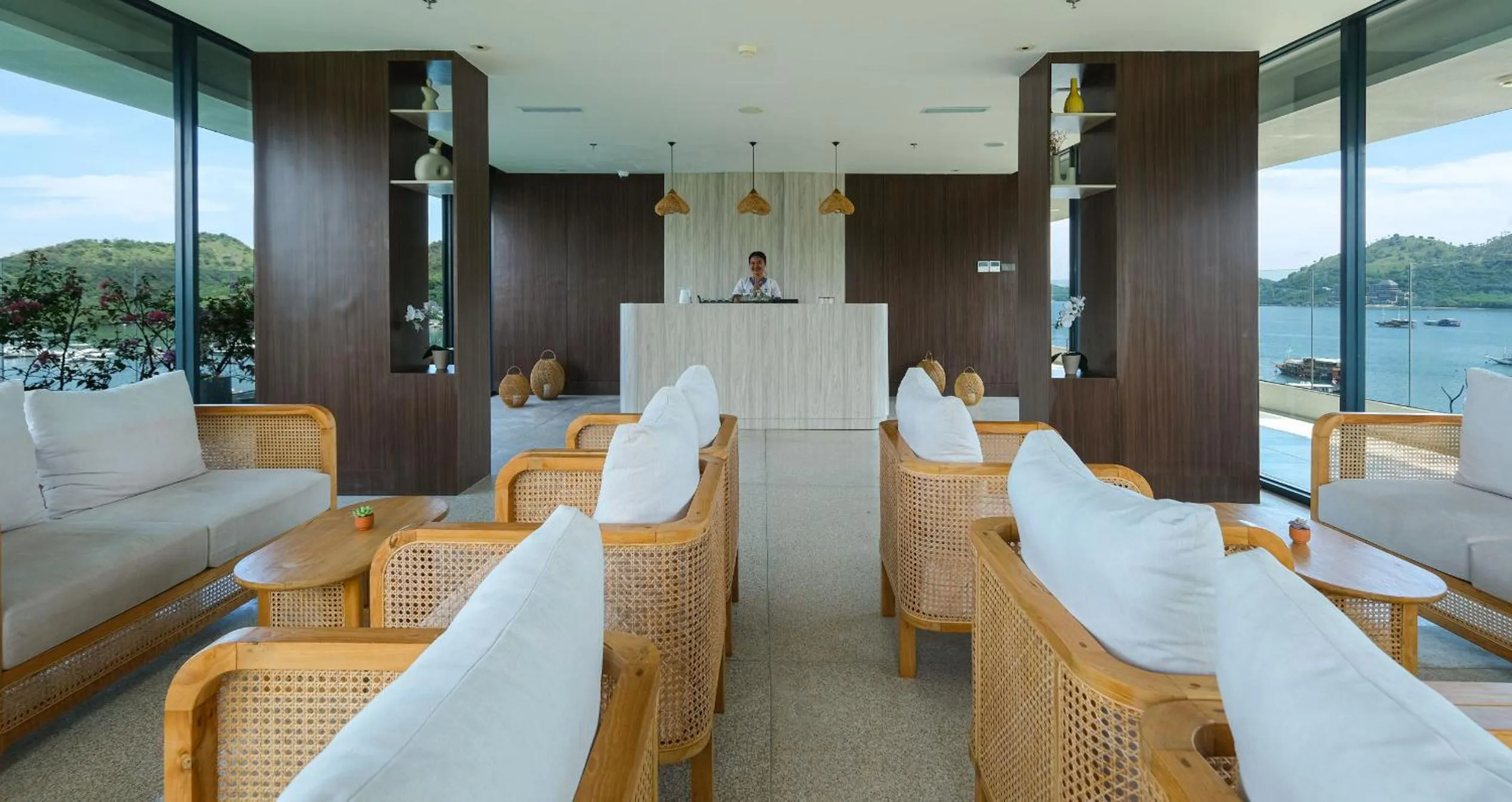 Massage in Meruorah Komodo Labuan Bajo