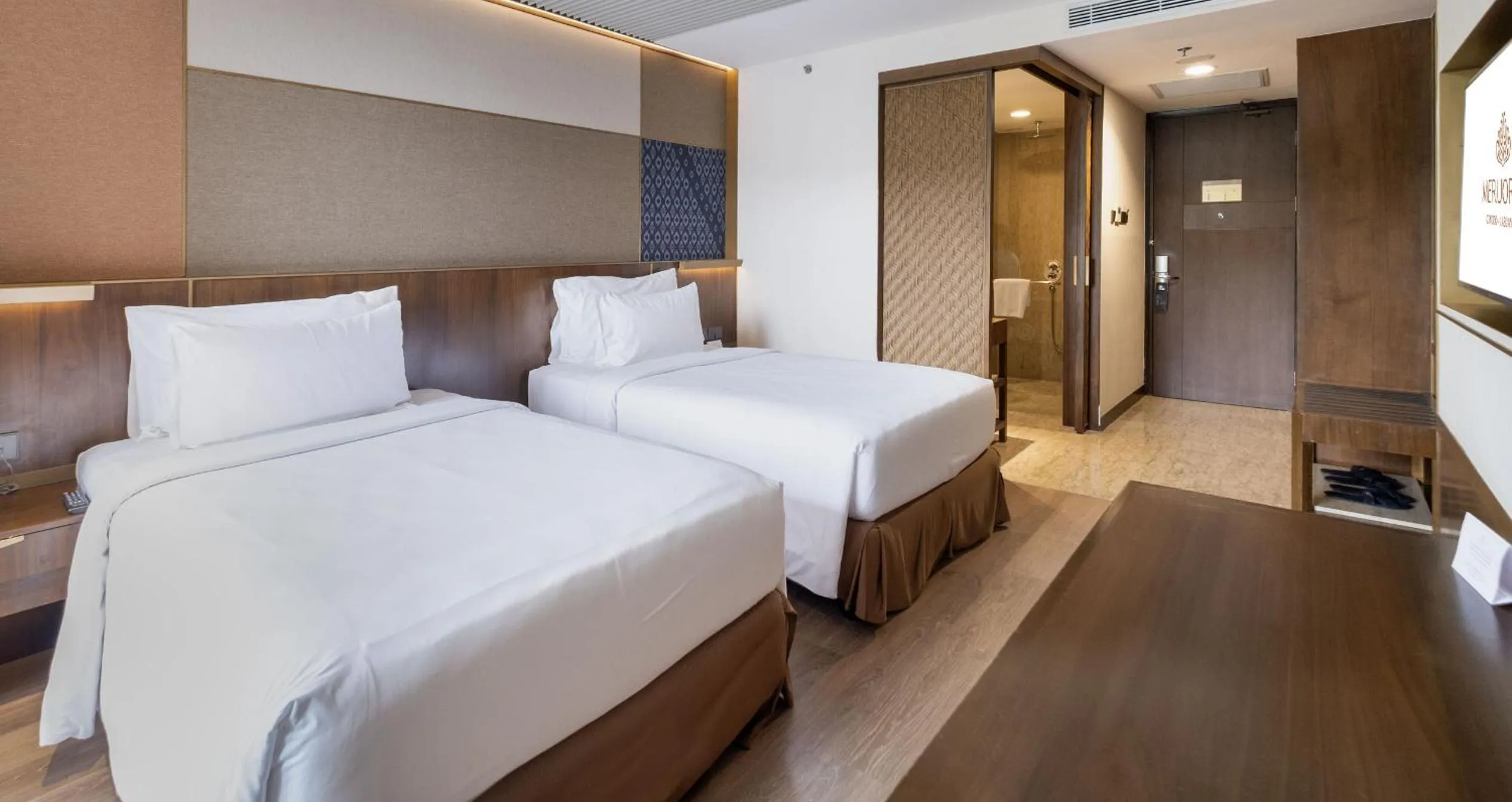 Bed in Meruorah Komodo Labuan Bajo