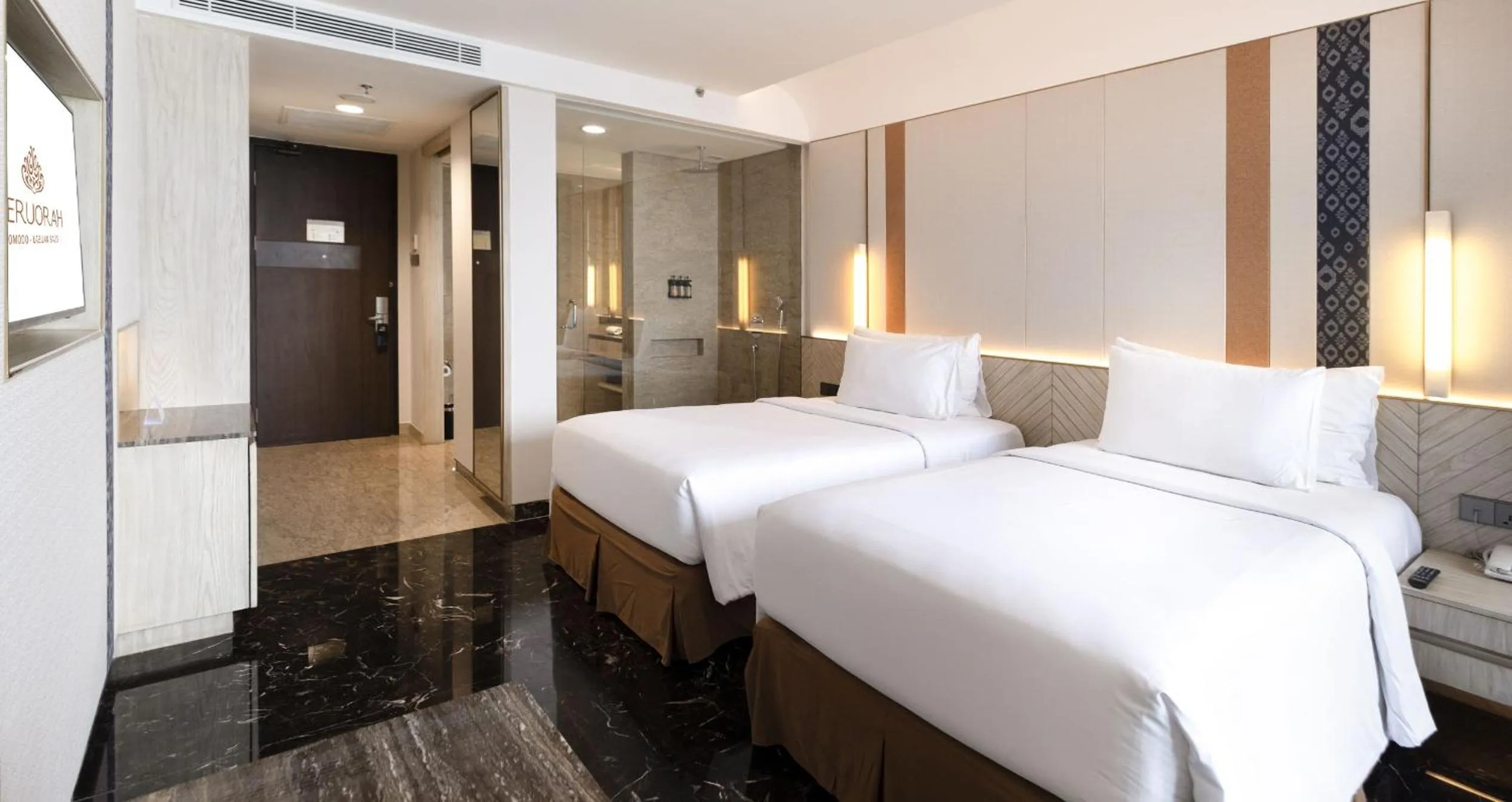 Bed in Meruorah Komodo Labuan Bajo