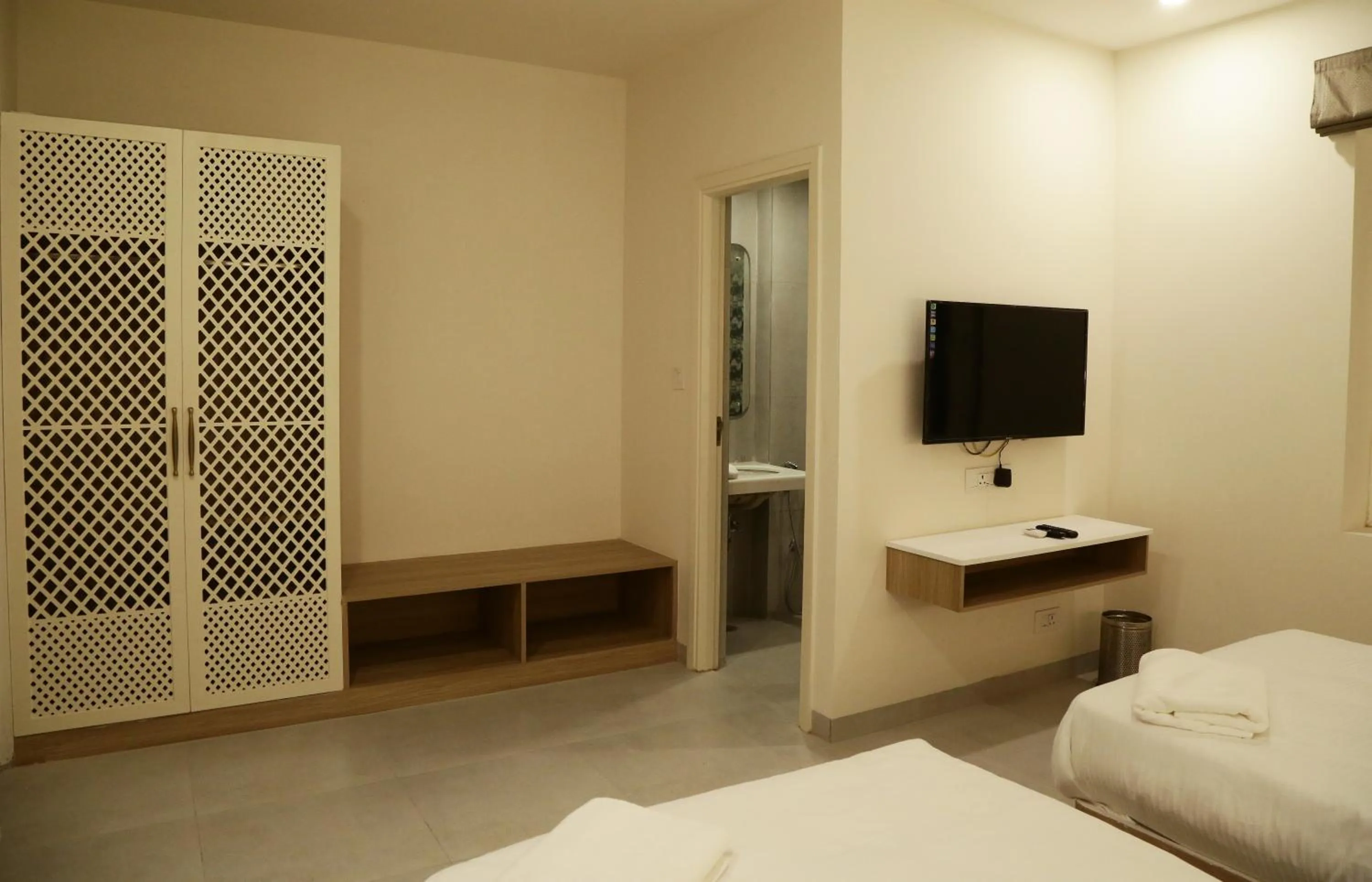 TV and multimedia in Hotel Ratangarh Palace