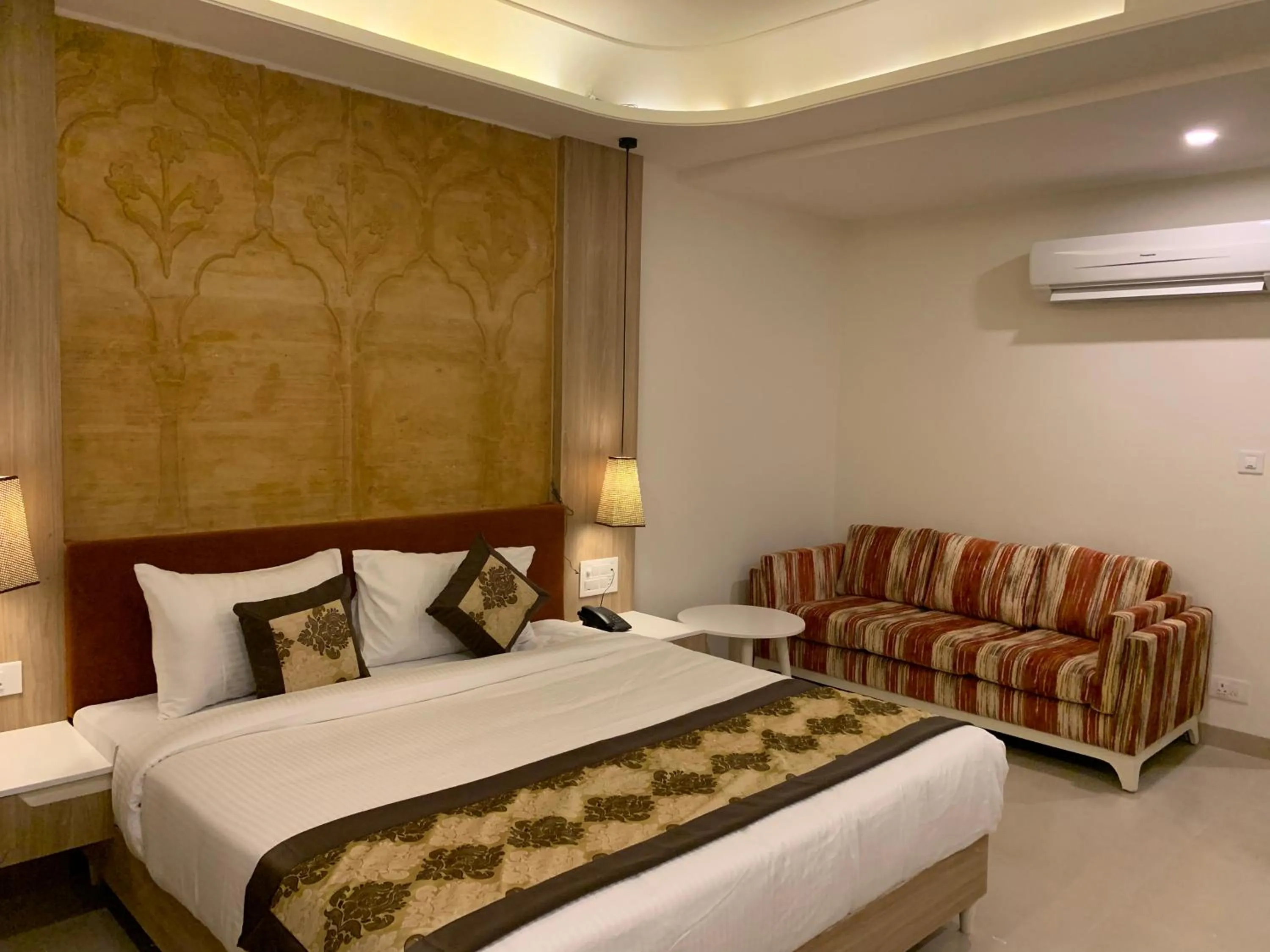 Photo of the whole room in Hotel Ratangarh Palace