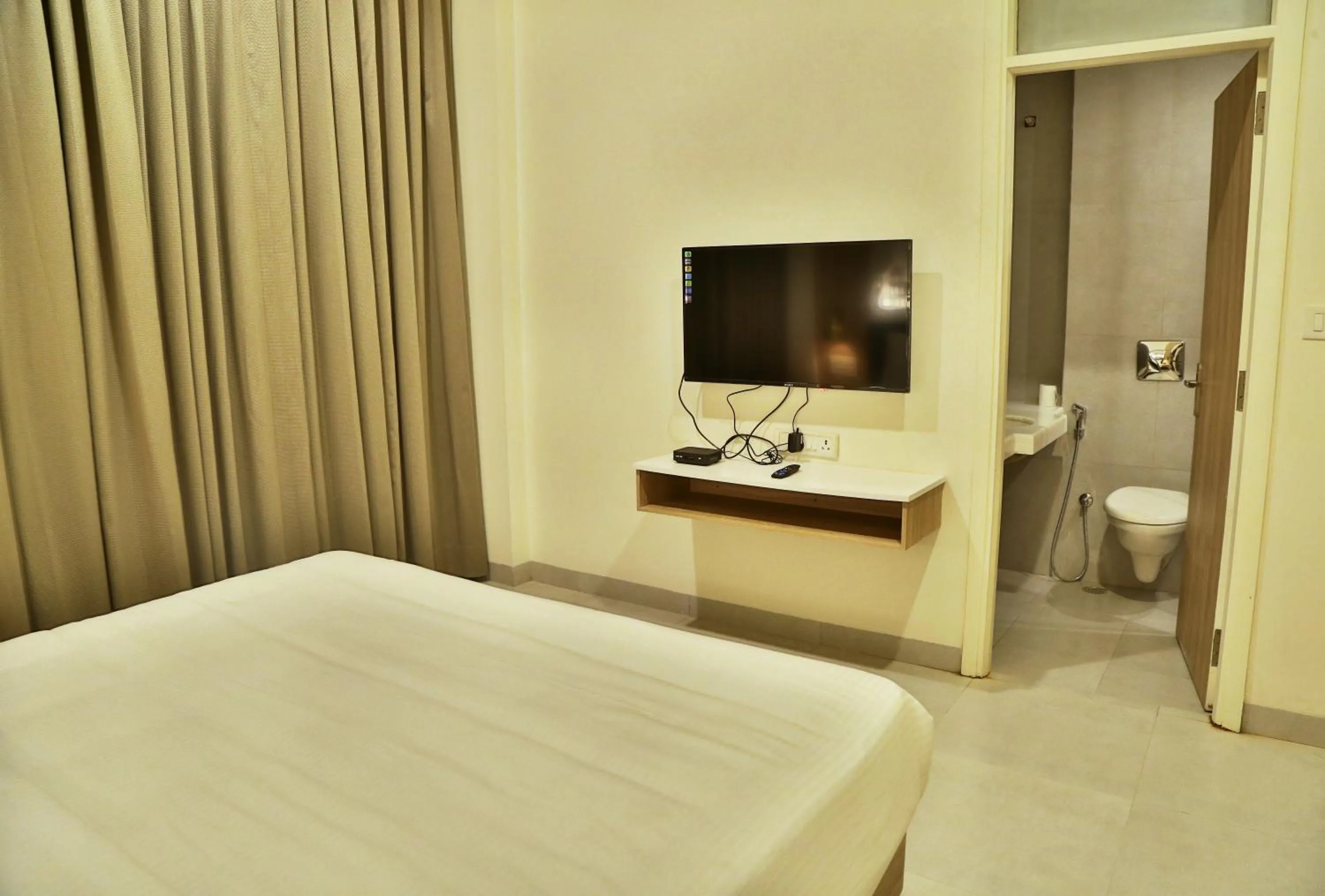 TV and multimedia in Hotel Ratangarh Palace