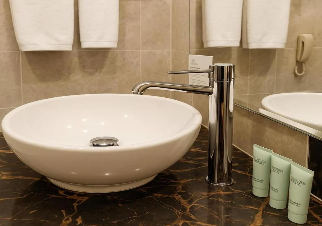 Bathroom in Saraya Palace Hotel