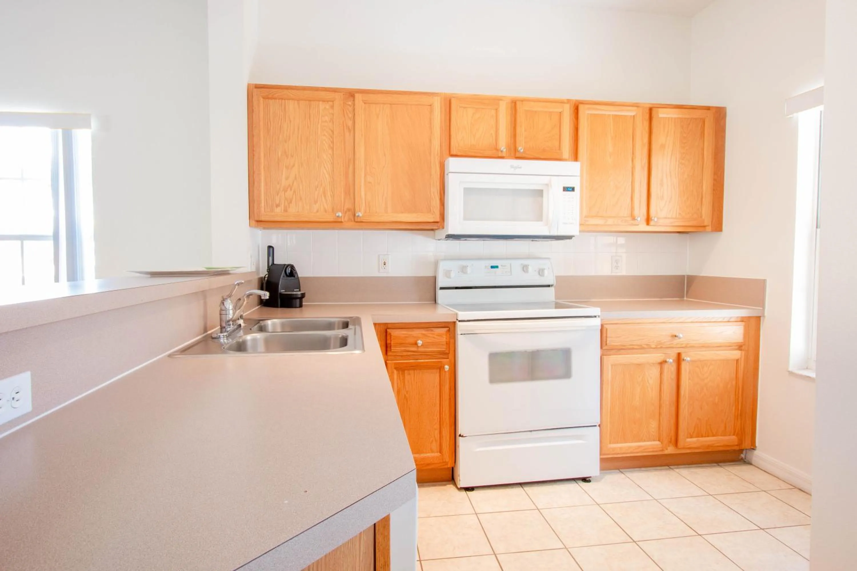 Coffee/tea facilities in Berkley Lake Townhomes