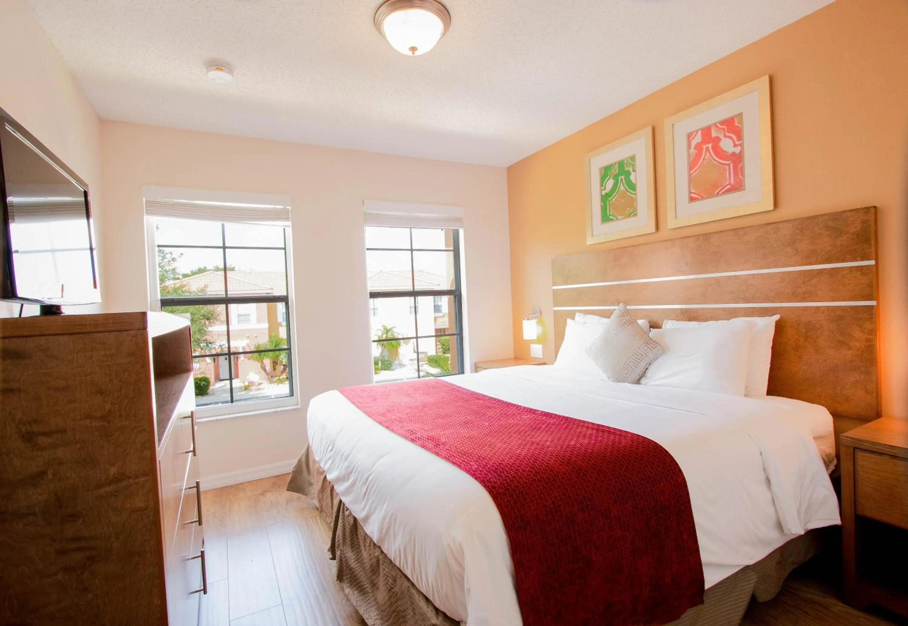 Bed in Berkley Lake Townhomes