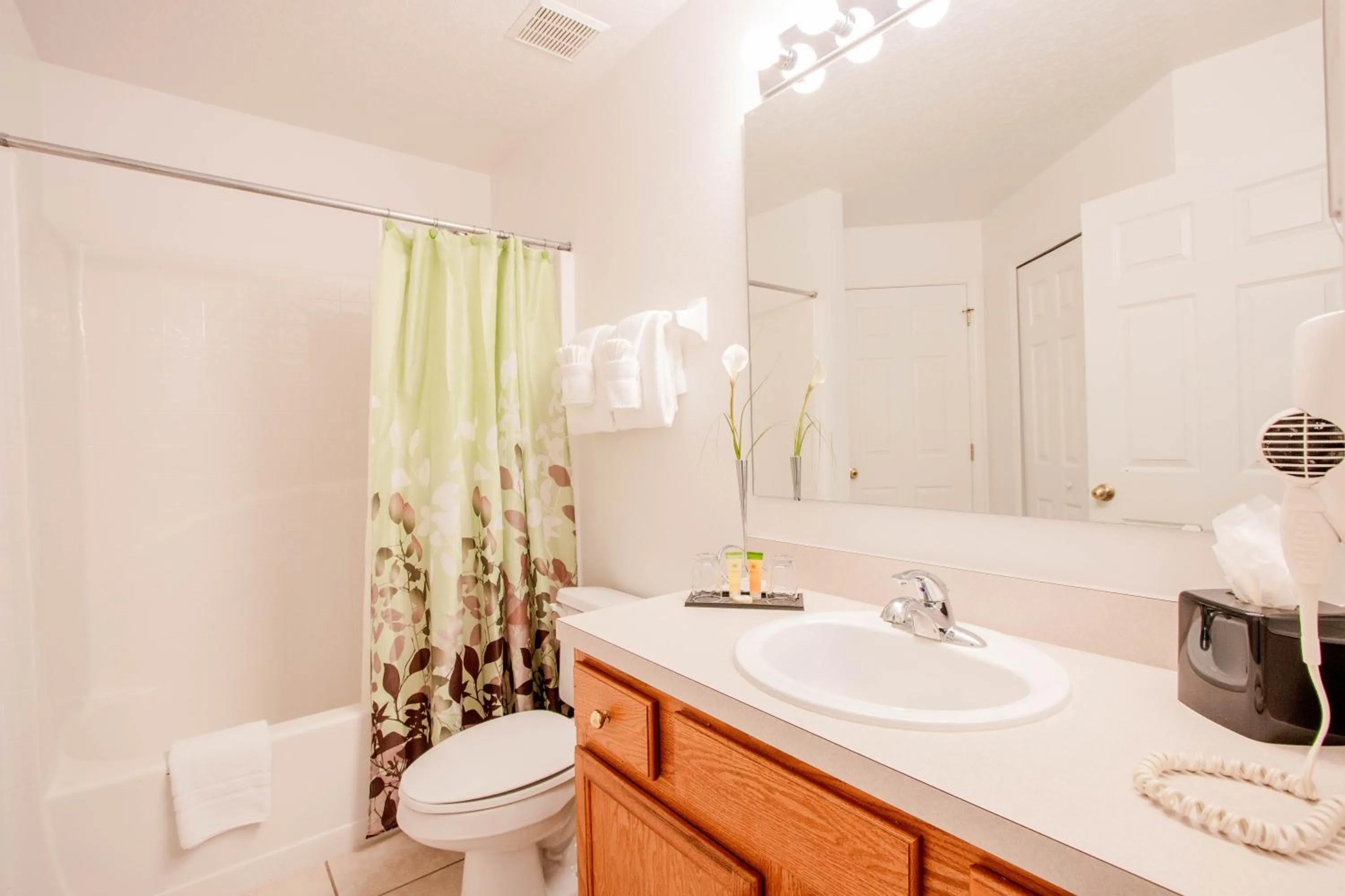 Shower in Berkley Lake Townhomes