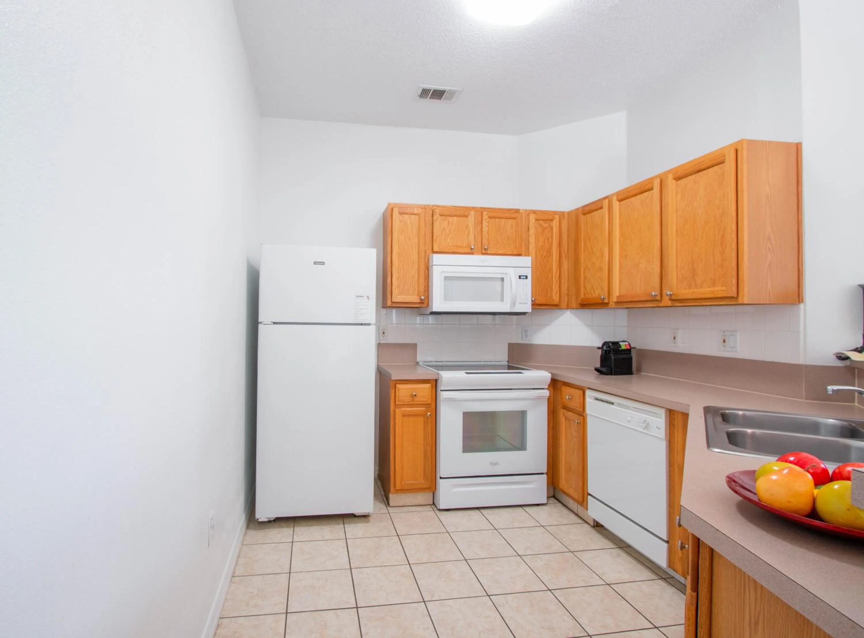 Kitchen or kitchenette in Berkley Lake Townhomes
