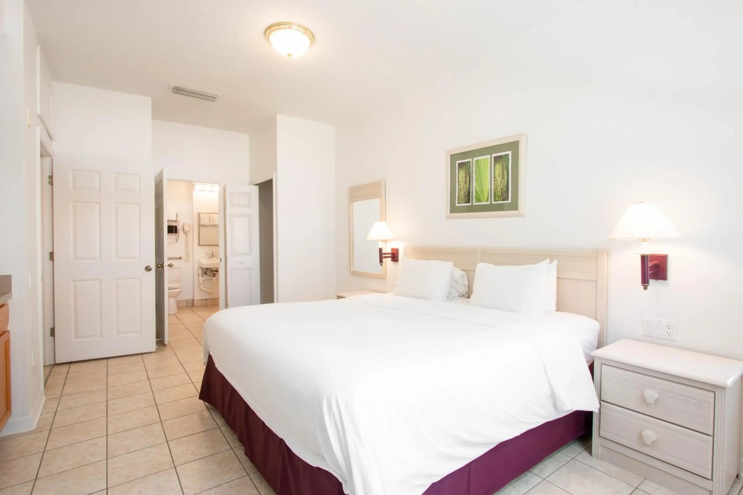 Four-Bedroom Townhouse with Accessible Room in Berkley Lake Townhomes Four-Bedroom Townhouse with Accessible Room in Berkley Lake Townhomes