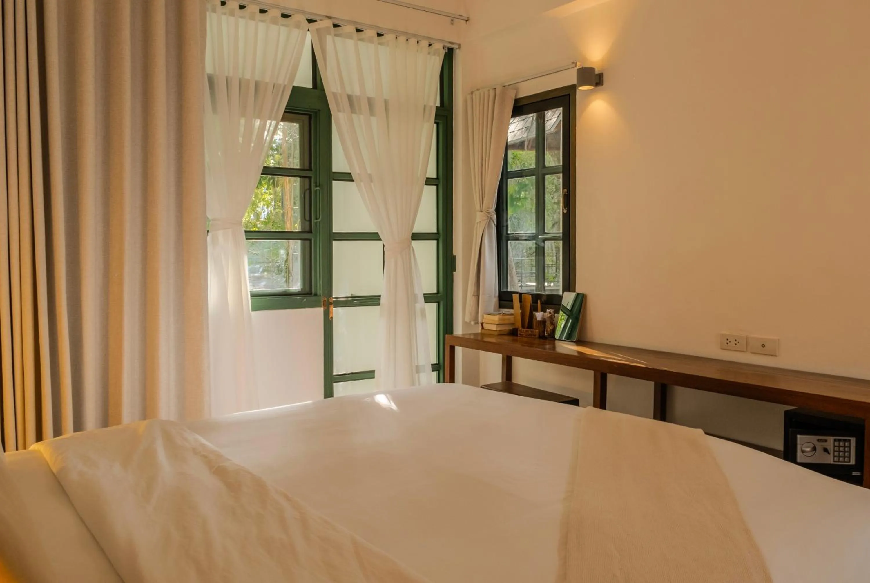 Bedroom, Bed in Big Tree Boutique Hotel